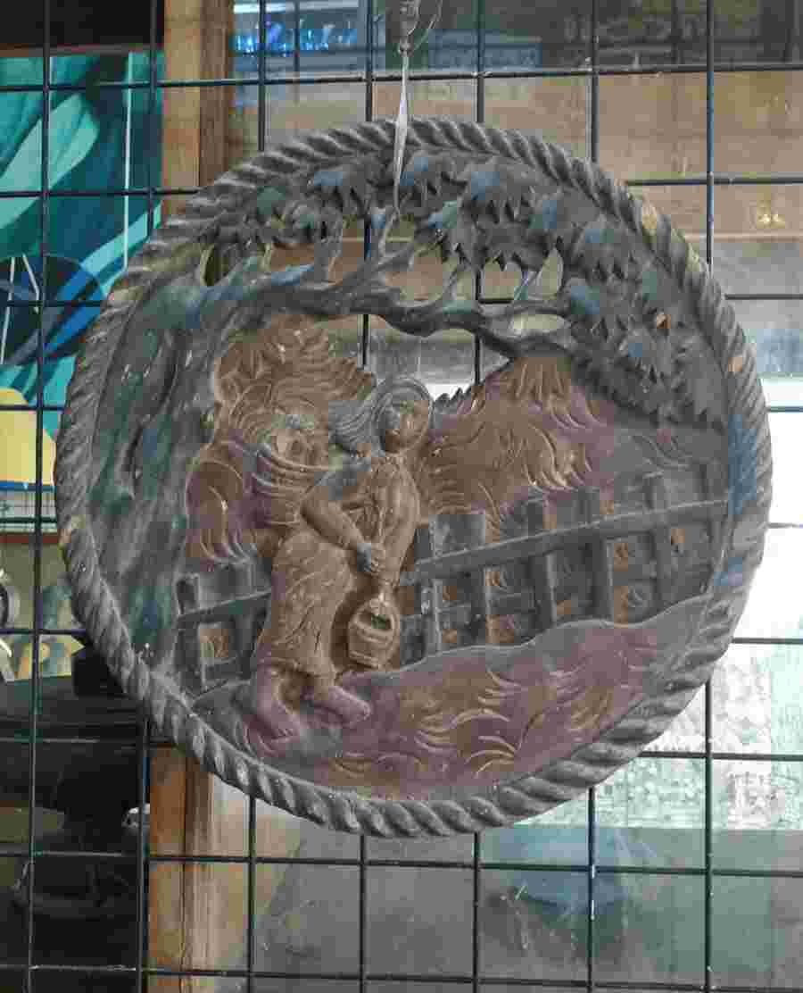 Ukiran Timbul Bahan Kayu