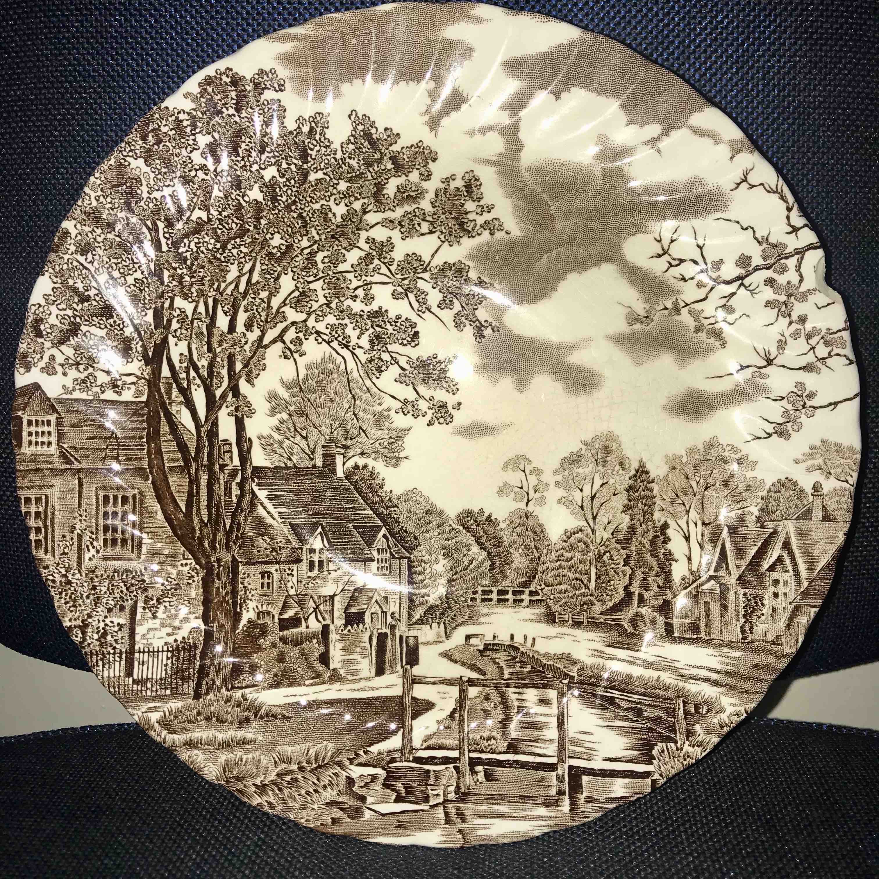 Piring Keramik Vintage