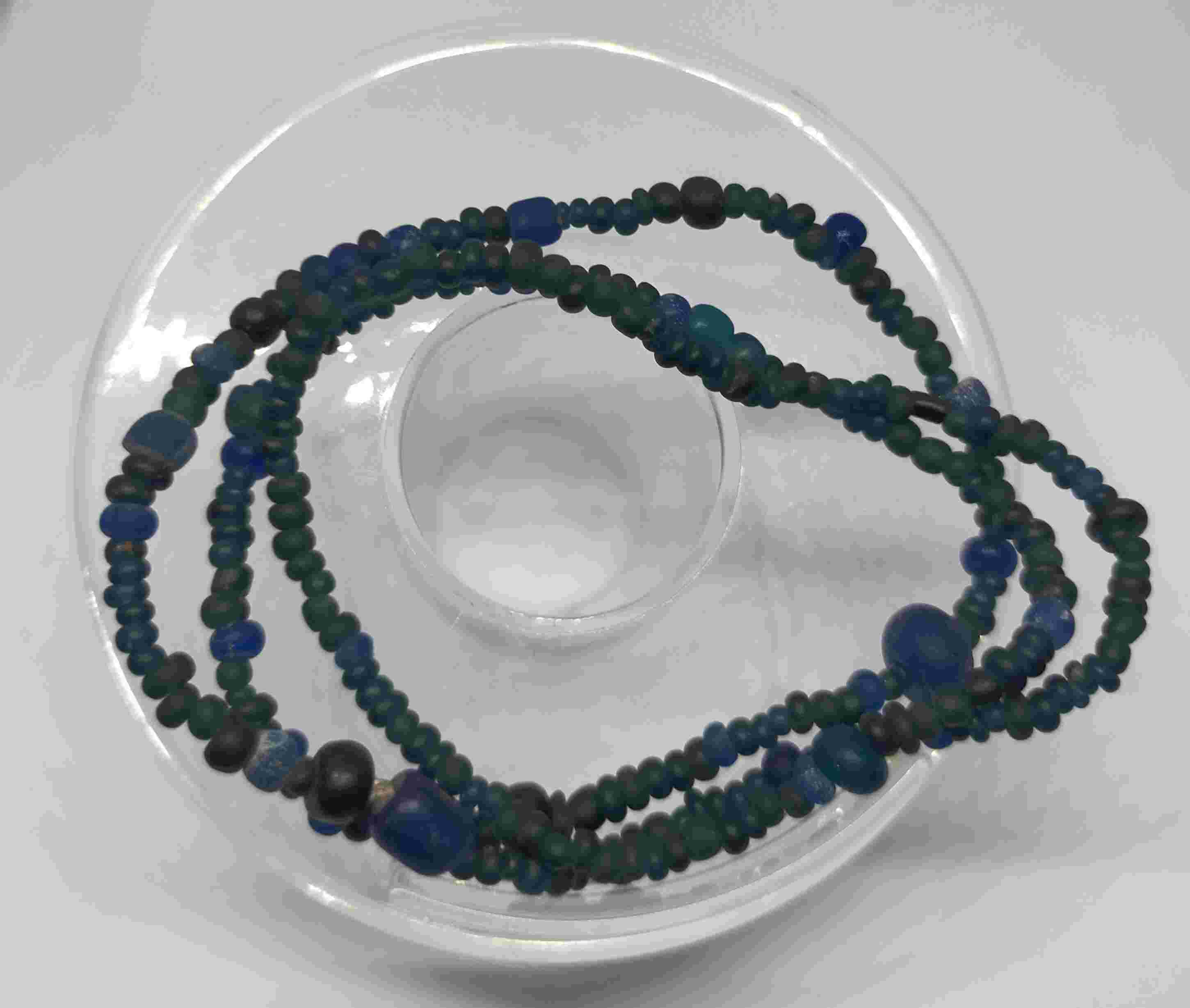 Manik-manik kuno batu