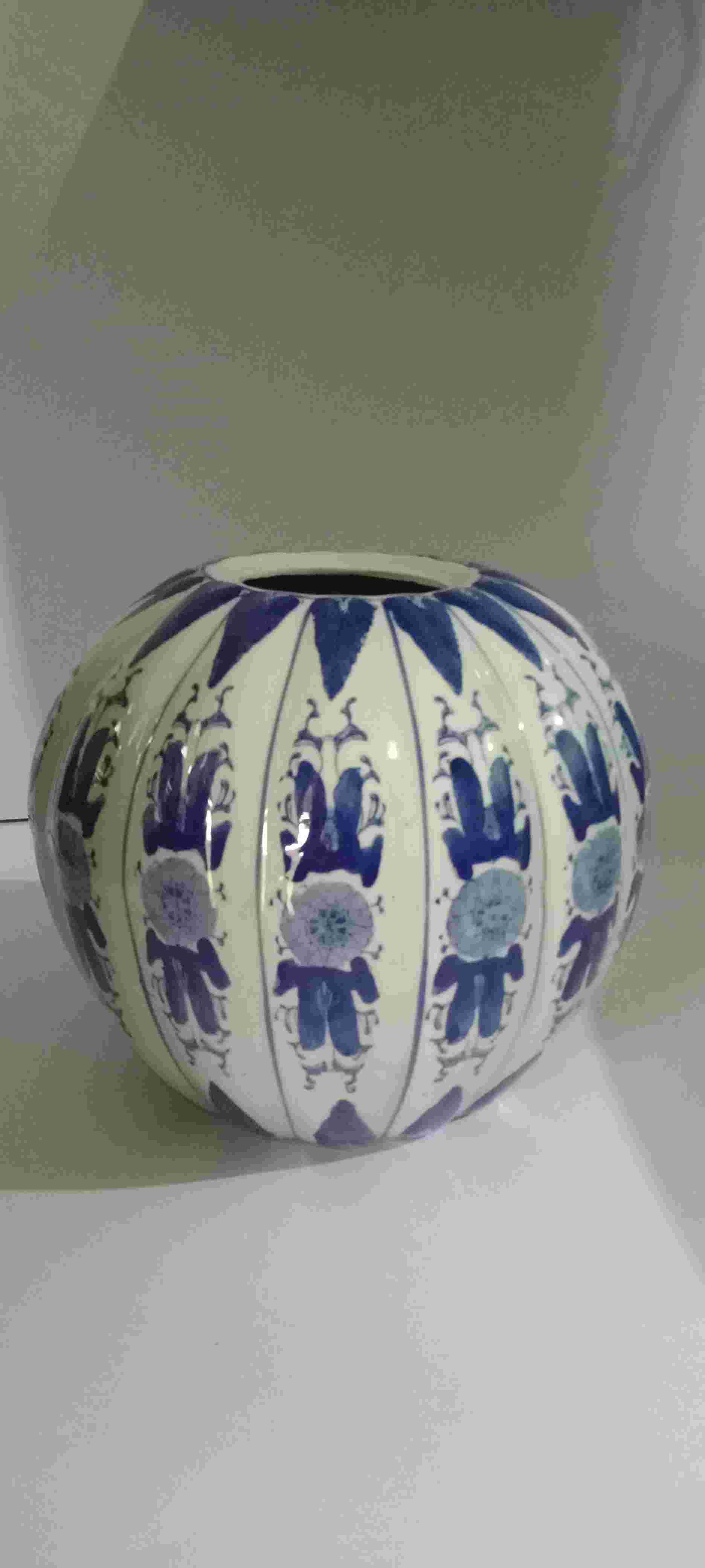 Guci Porcelain Antik