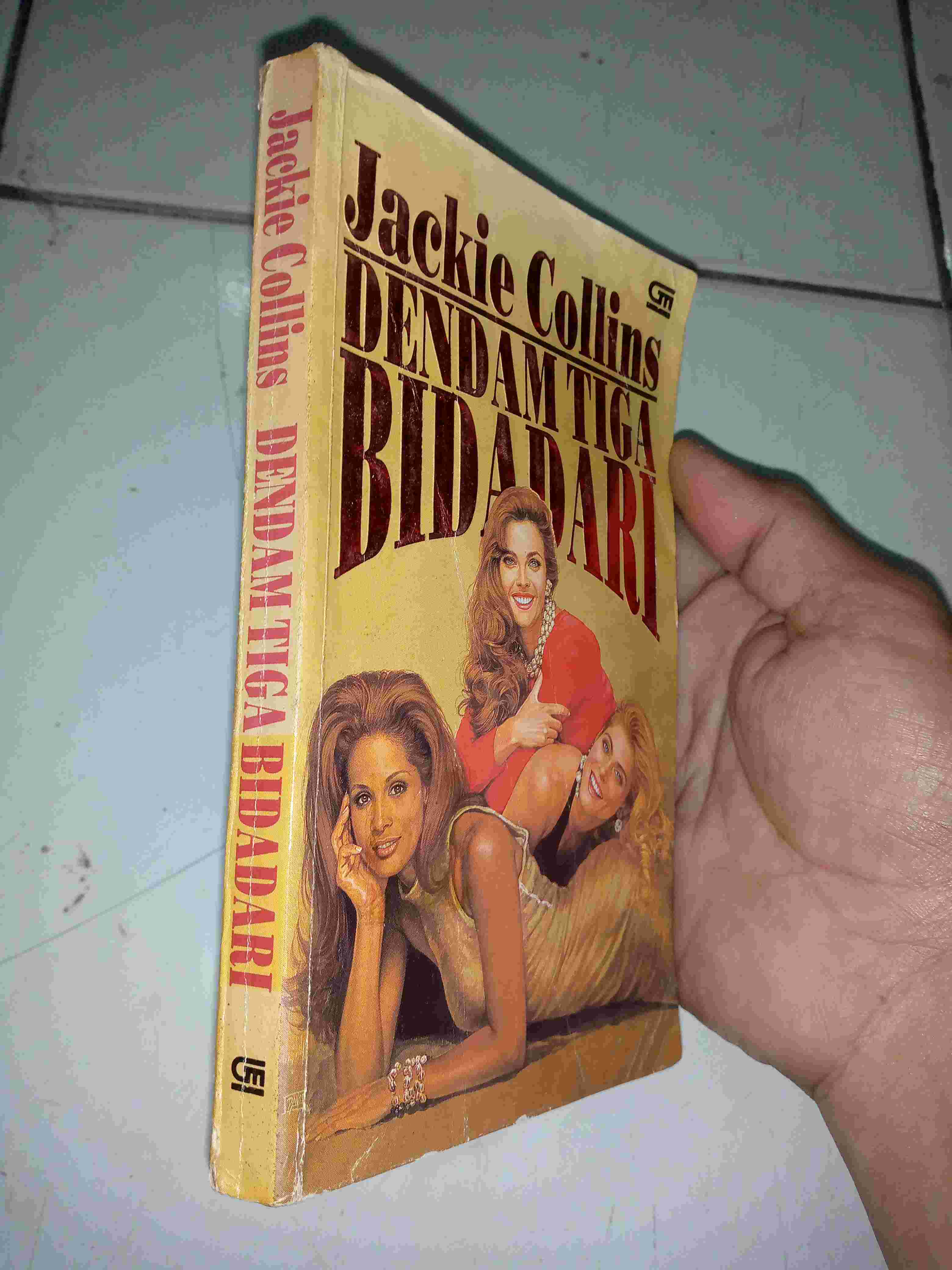 Novel JACKIE COLLINS - DENDAM TIGA BIDADARI Penerbit GRAMEDIA Jakarta Cetakan Pertama Tahun 1994
