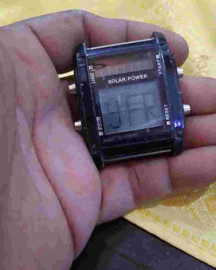 Jam tangan power solar