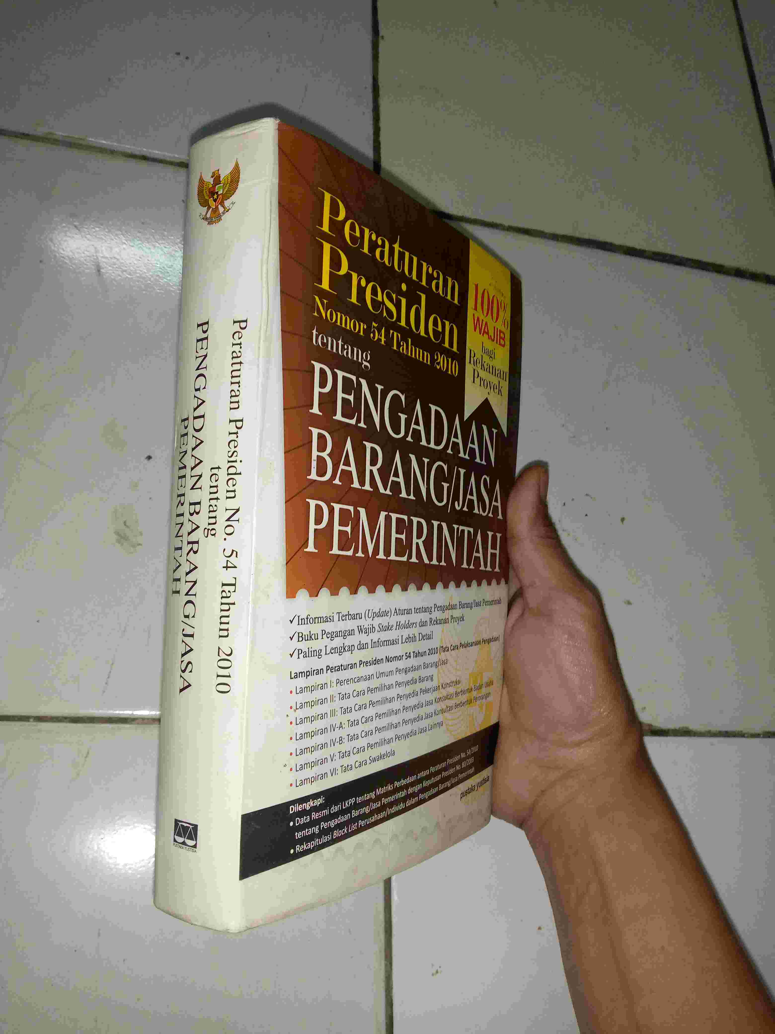 Buku PERATURAN PRESIDEN NOMOR 54 TAHUN 2010 PENGADAAN BARANG/JASA PEMERINTAH Penerbit PUSTAKA YUSTISIA Cetakan Pertama Tahun 2010