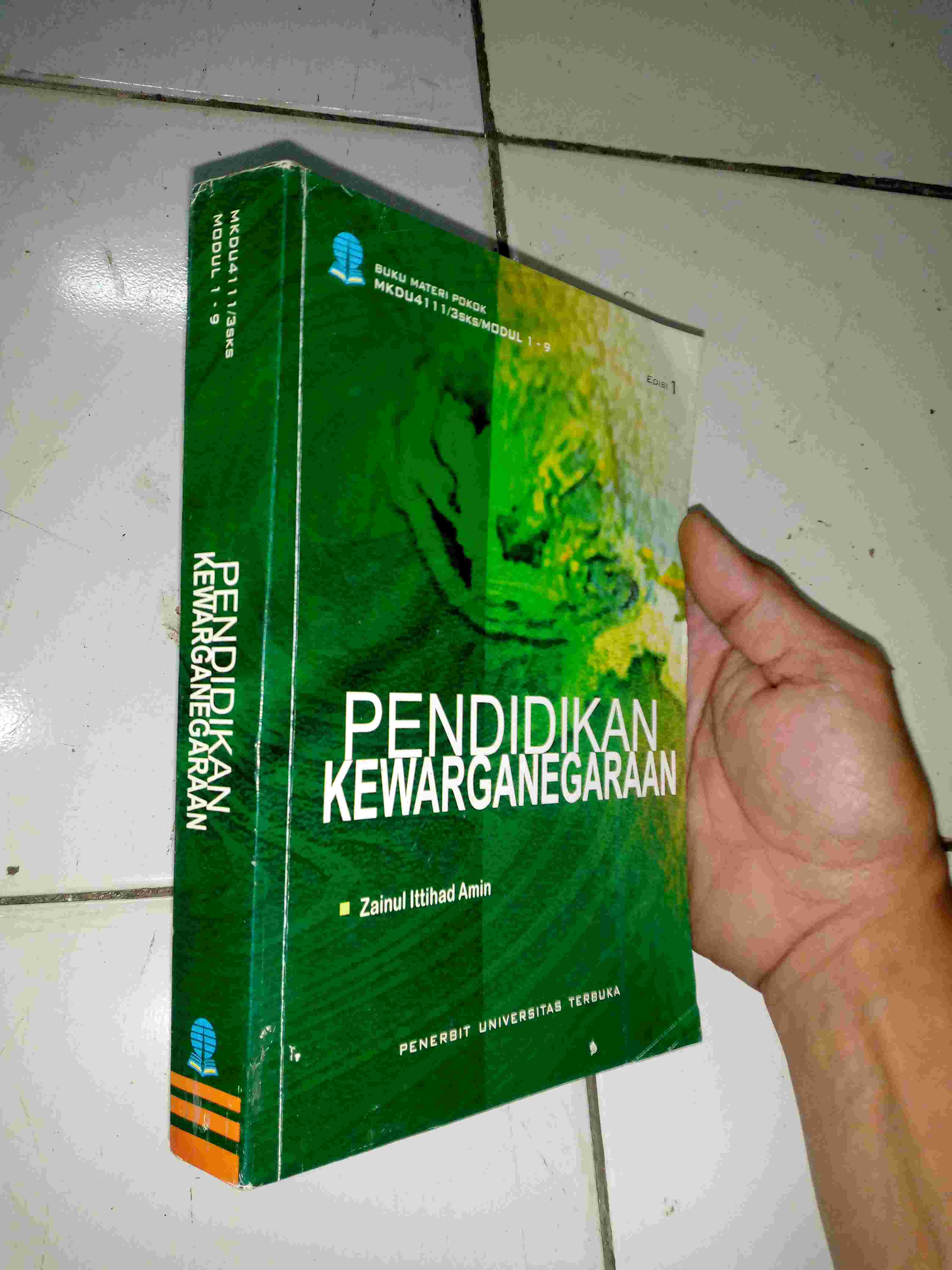 Buku PENDIDIKAN KEWARGANEGARAAN Oleh Zainul Ittihad Amin Penerbit UNIVERSITAS TERBUKA Tahun 2009
