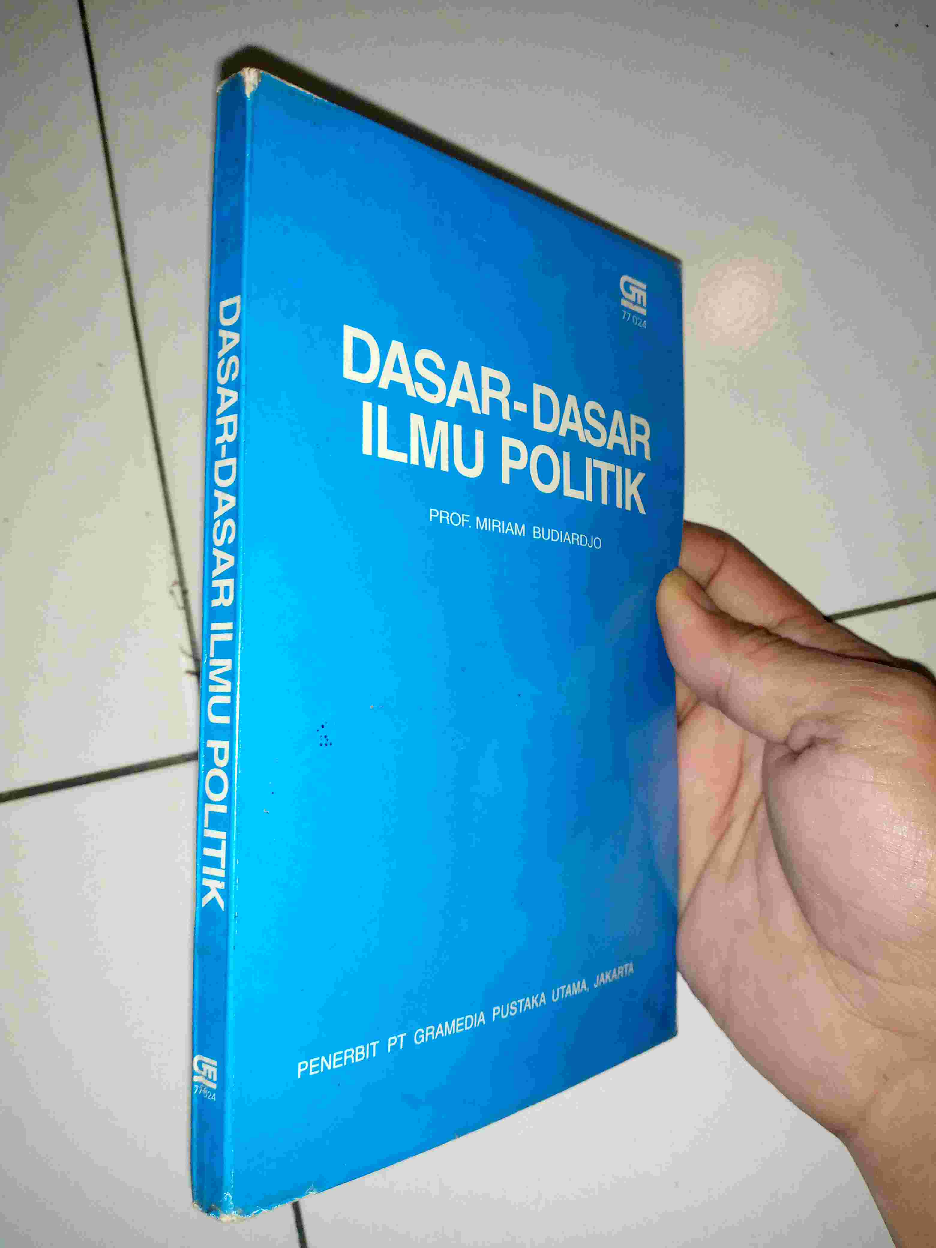 Buku DASAR - DASAR ILMU POLITIK Oleh Prof Miriam Budihardjo Penerbit GRAMEDIA Jakarta Tahun 2005
