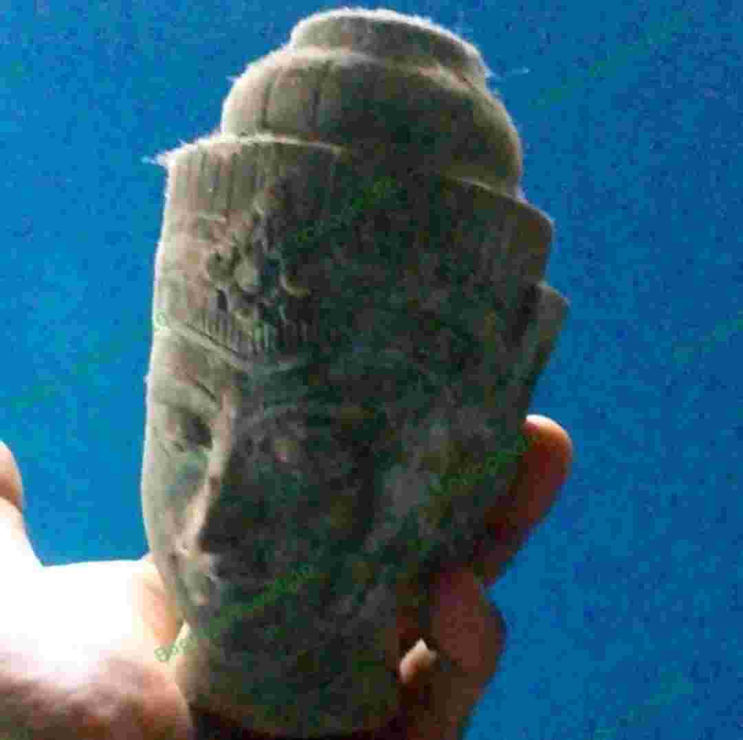 Kepala Raja Perunggu Kuno Temuan