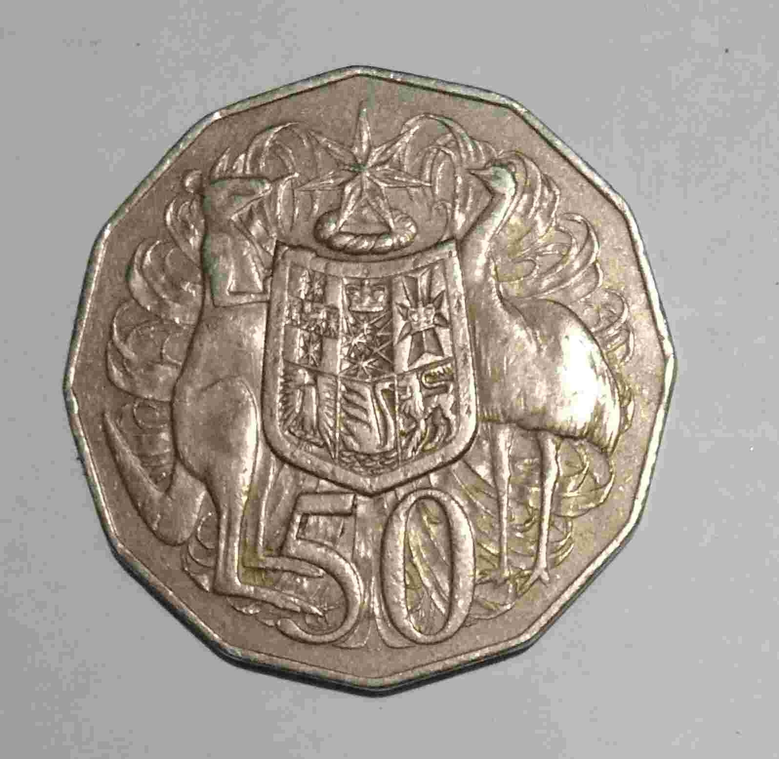 Uang koin Elizabeth II Tahun 1980 50. h 275