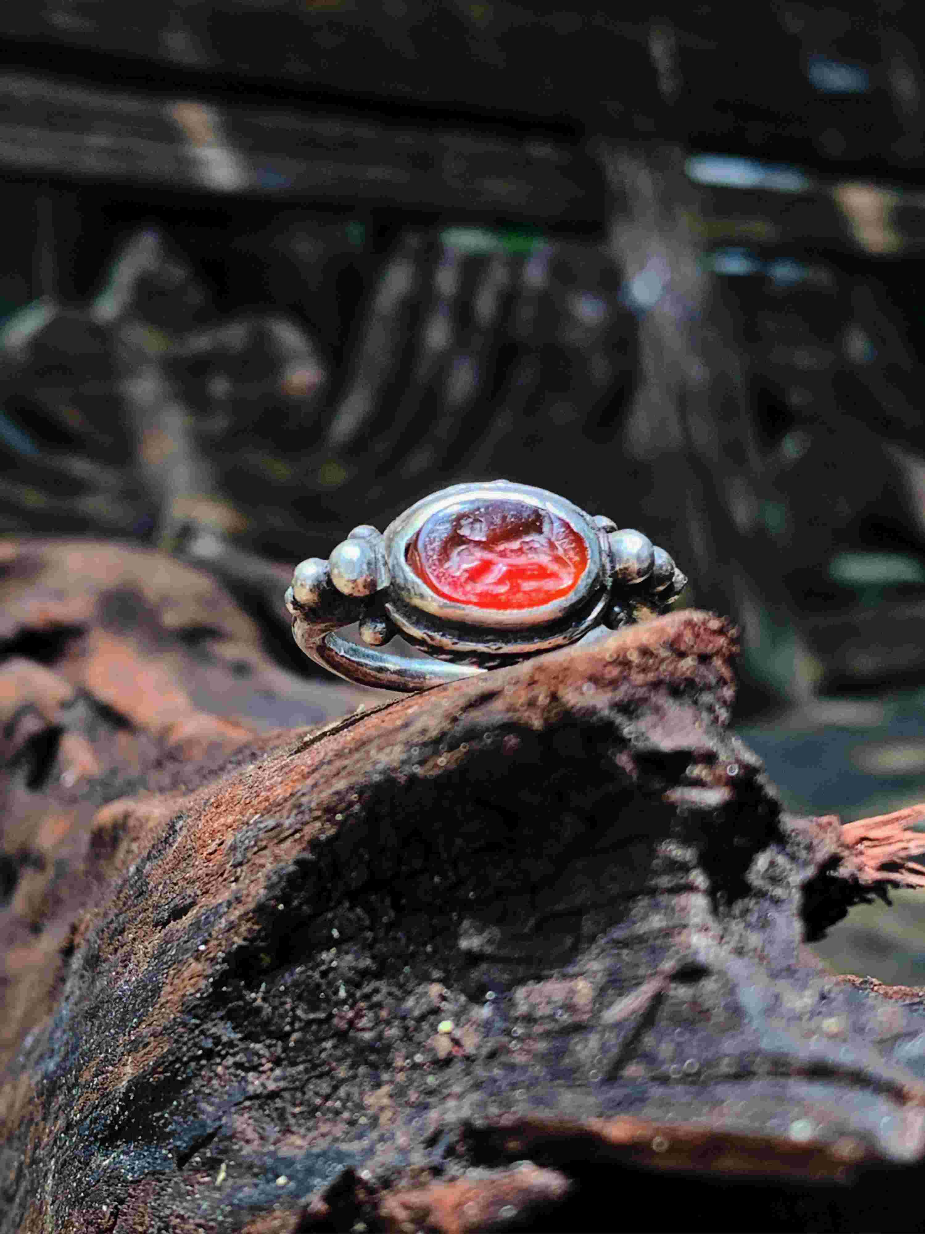 Cincin Antik Stempel Gambar Kelinci Era Majapahit Abad 14-15M