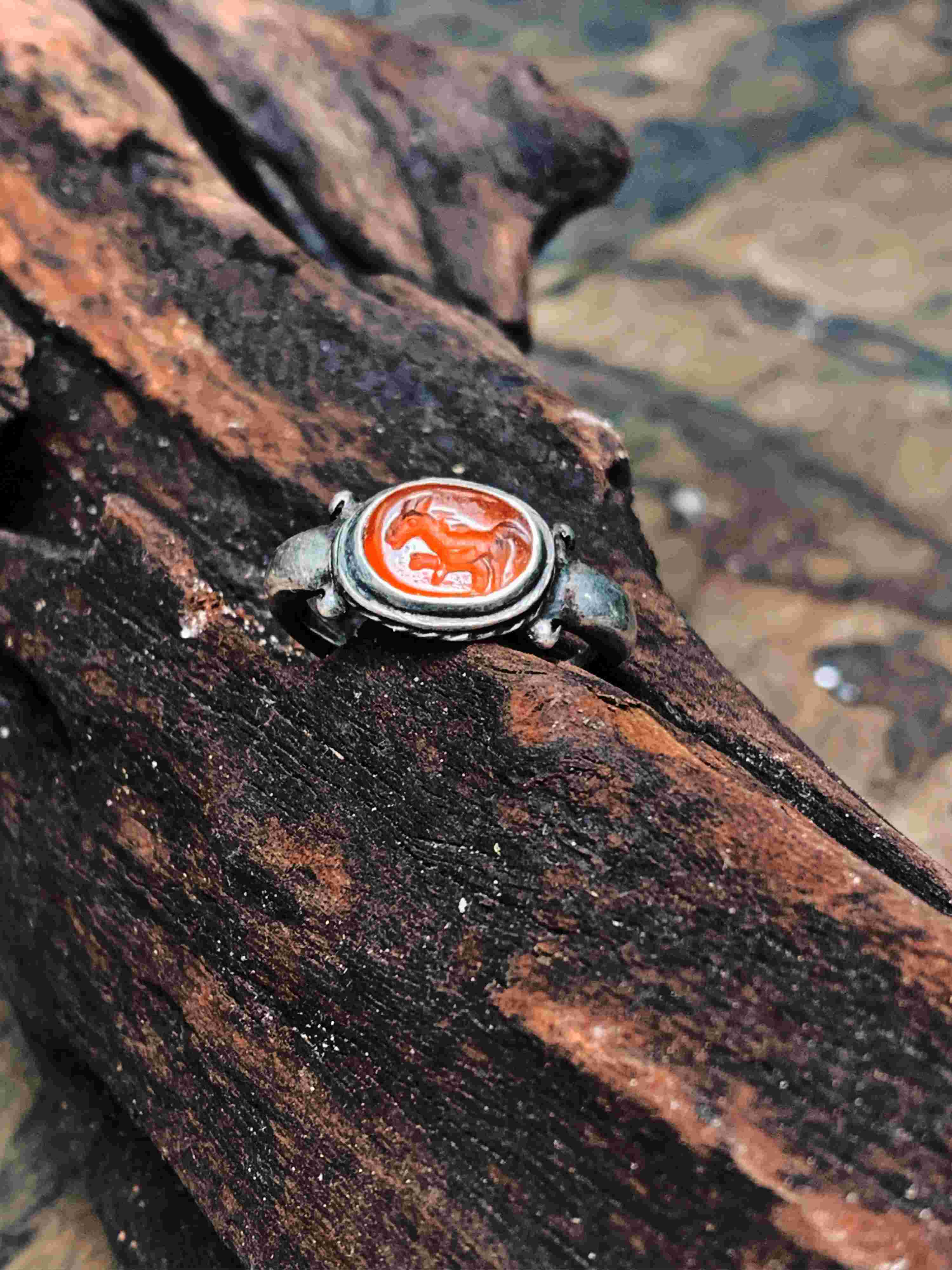 Cincin Antik Stampel Gambar Kuda Era Majapahit Abad 14-15M