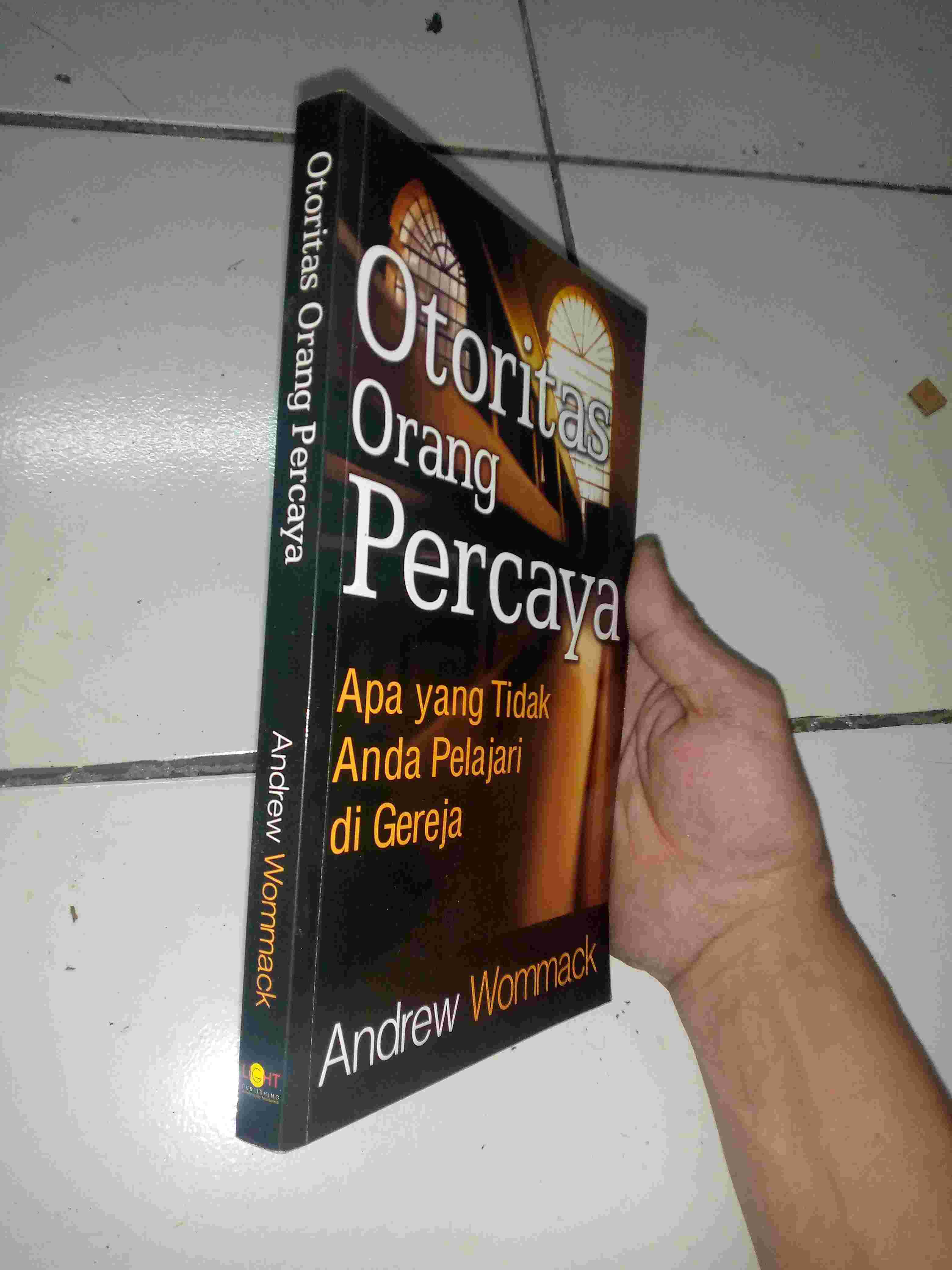 Buku Rohani OTORITAS ORANG PERCAYA Oleh Andrew Wommack Penerbit LIGHT Publishing Tahun 2009