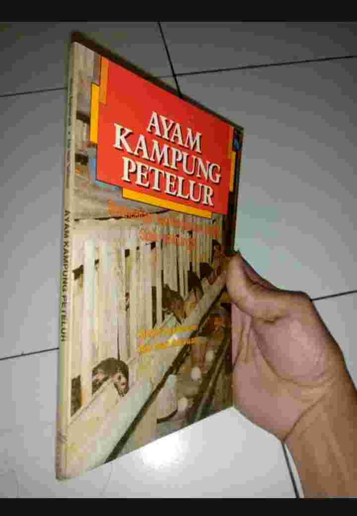 Buku AYAM KAMPUNG PETELUR Oleh Kliwon Sujionohadi & Ade Iwan Setiawan Penerbit PENEBAR SWADAYA Tahun 1996