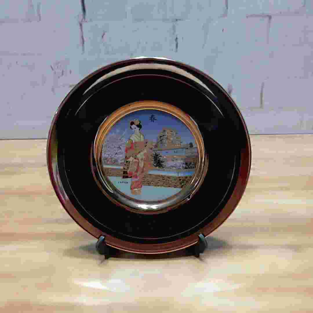 Piring Keramik Vintage