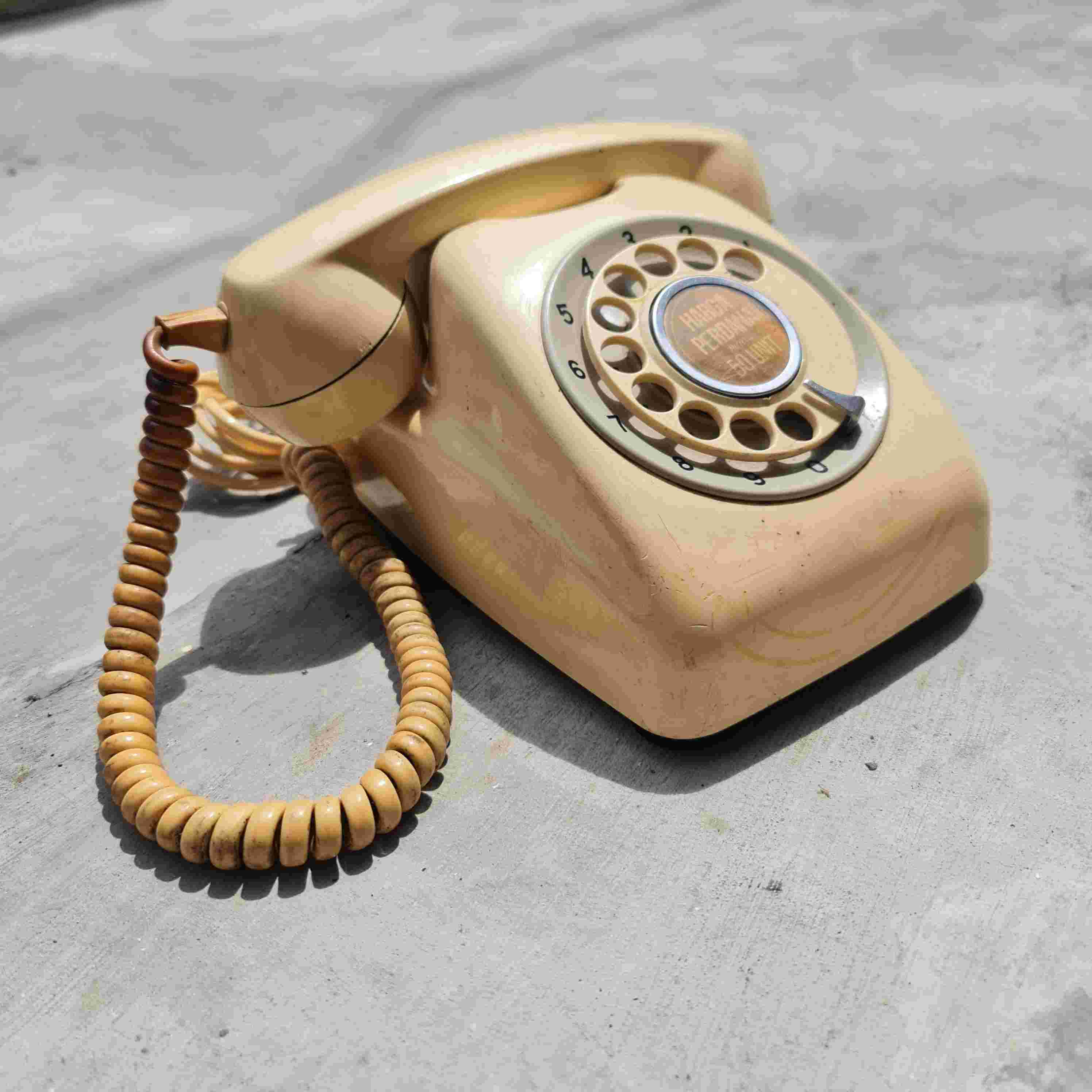 Telepon Putar Lawas White Cream