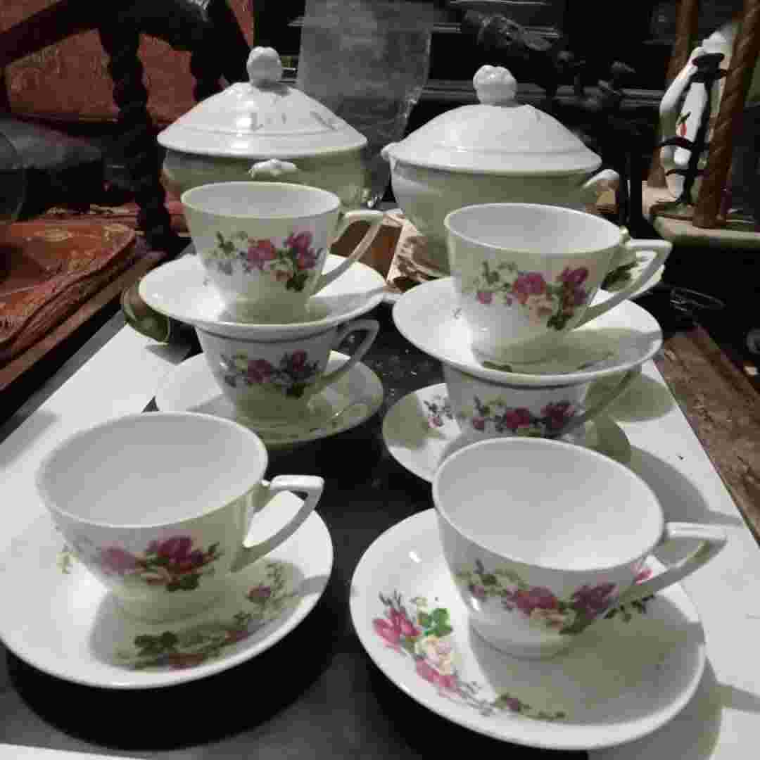 Cangkir Keramik Antik