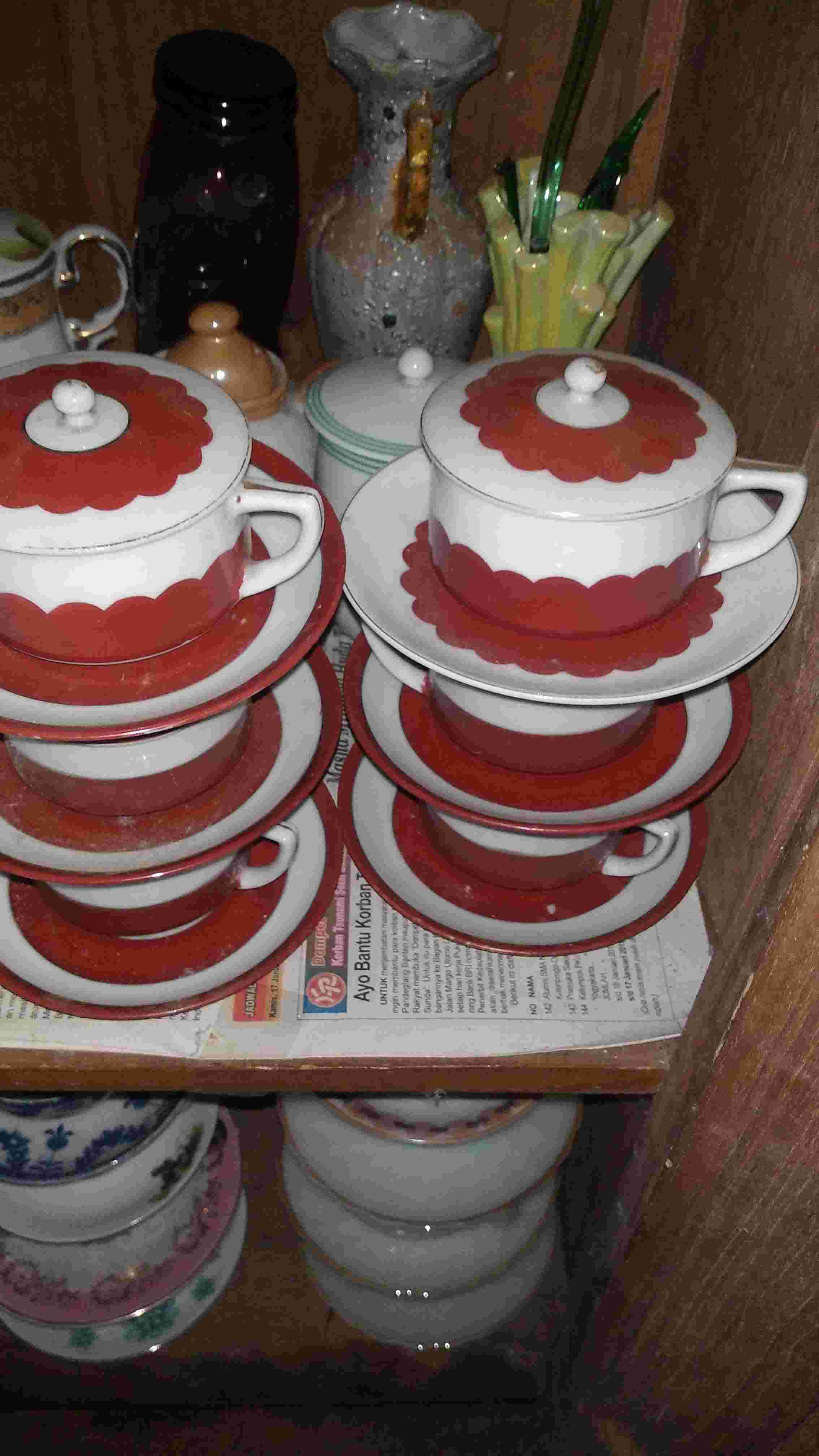 Cangkir Keramik Antik