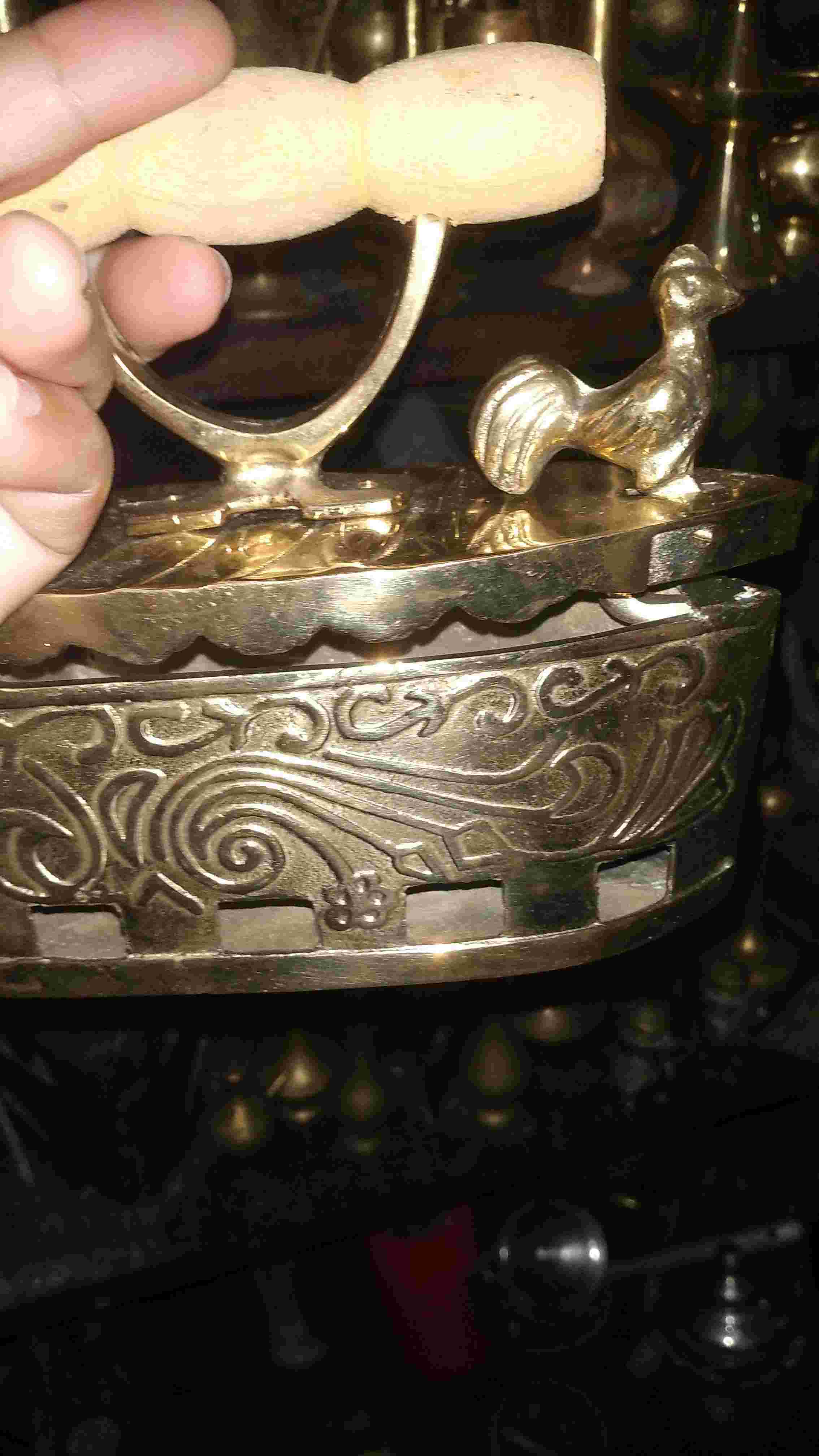 Setrika kuningan mungil