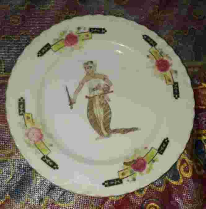 Piring Keramik Antik