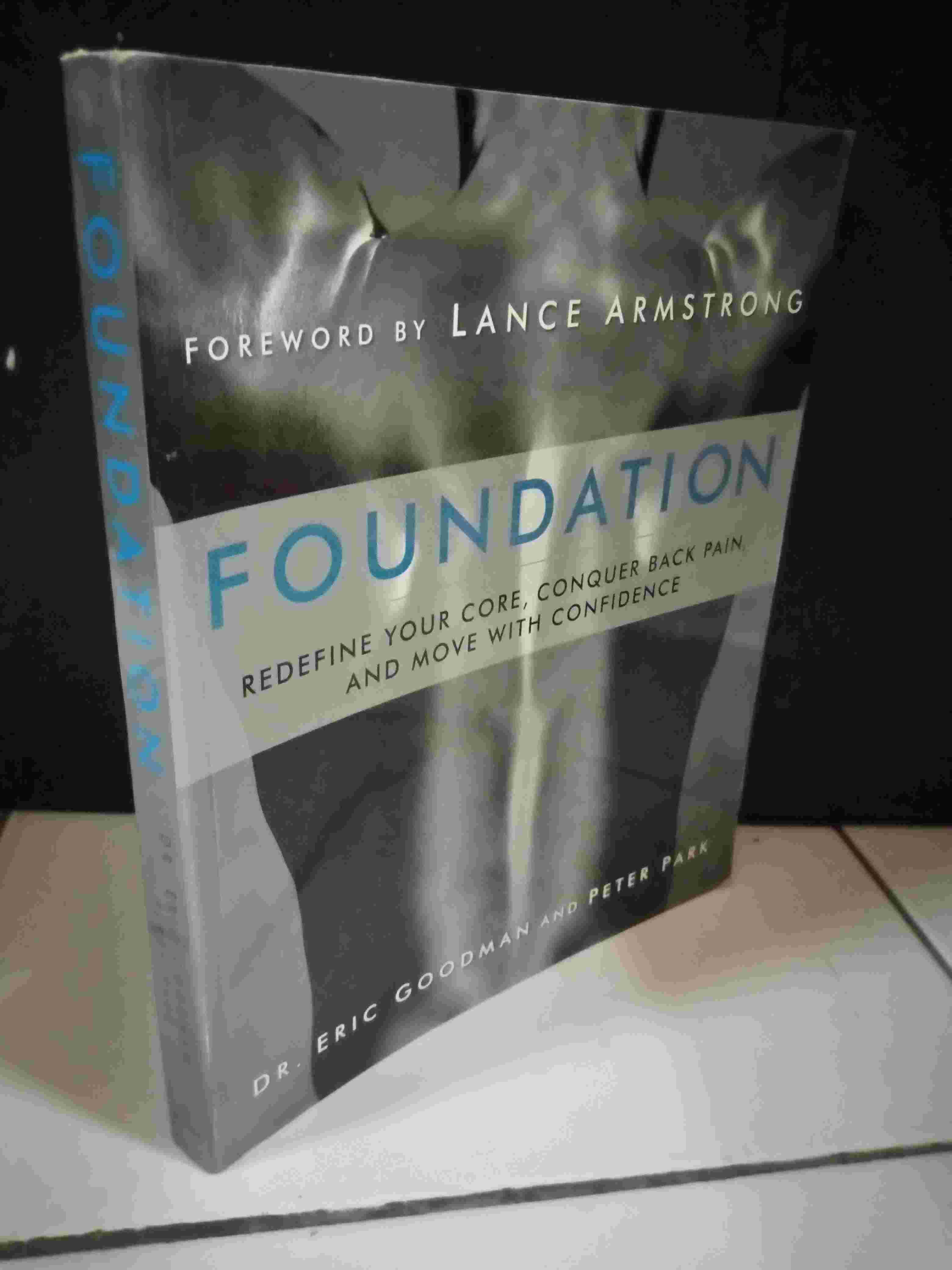 Buku FOUNDATIONBy DR ERIC GOODMAN AND PETER PARKREDEFINE YOUR CORE, CONQUER BACK PAIN AND MOVE WITH CONFIDENCEPrinted in CHINATahun 2011 - ADA BANDEROL PEMBELIAN  SENILAI US $ 22,99 U S A