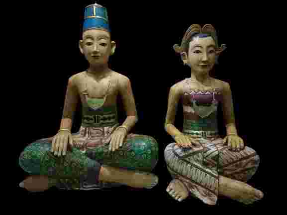 A rare pair of Loroblonyo