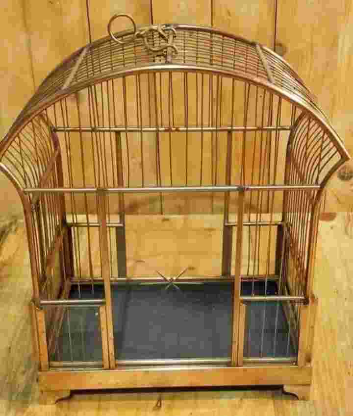 Sangkar burung antik dari tembaga