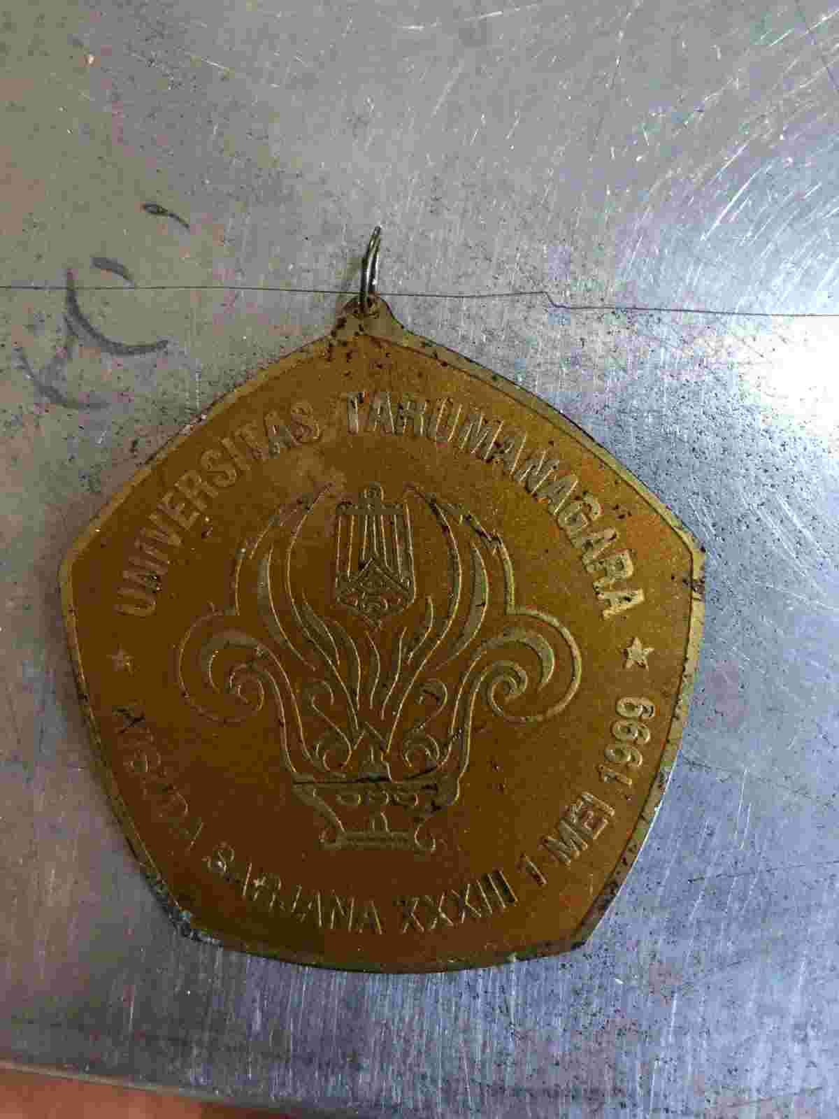 Medali Wisuda Tahun 1999