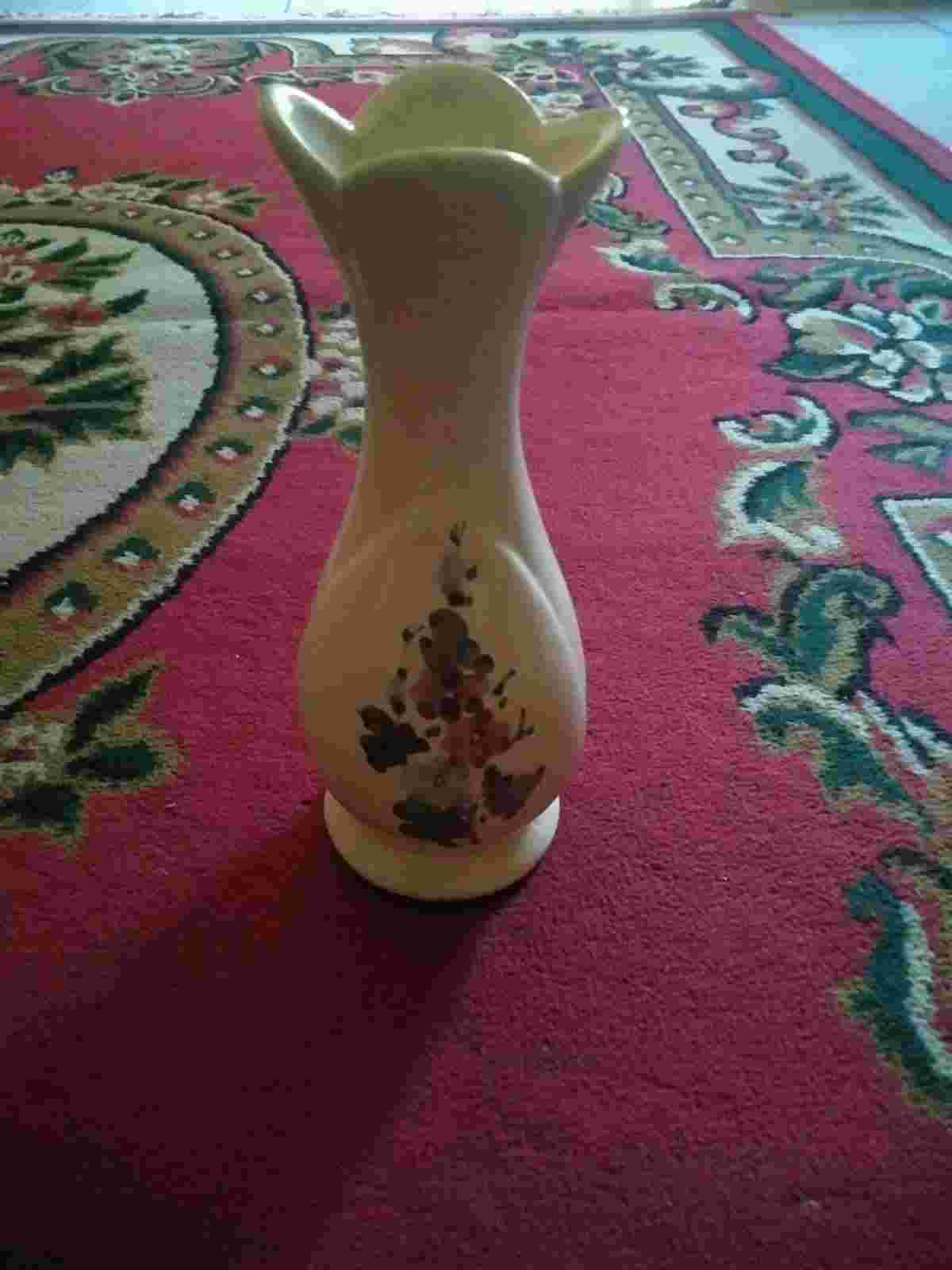 Vase bunga lukis retak seribu
