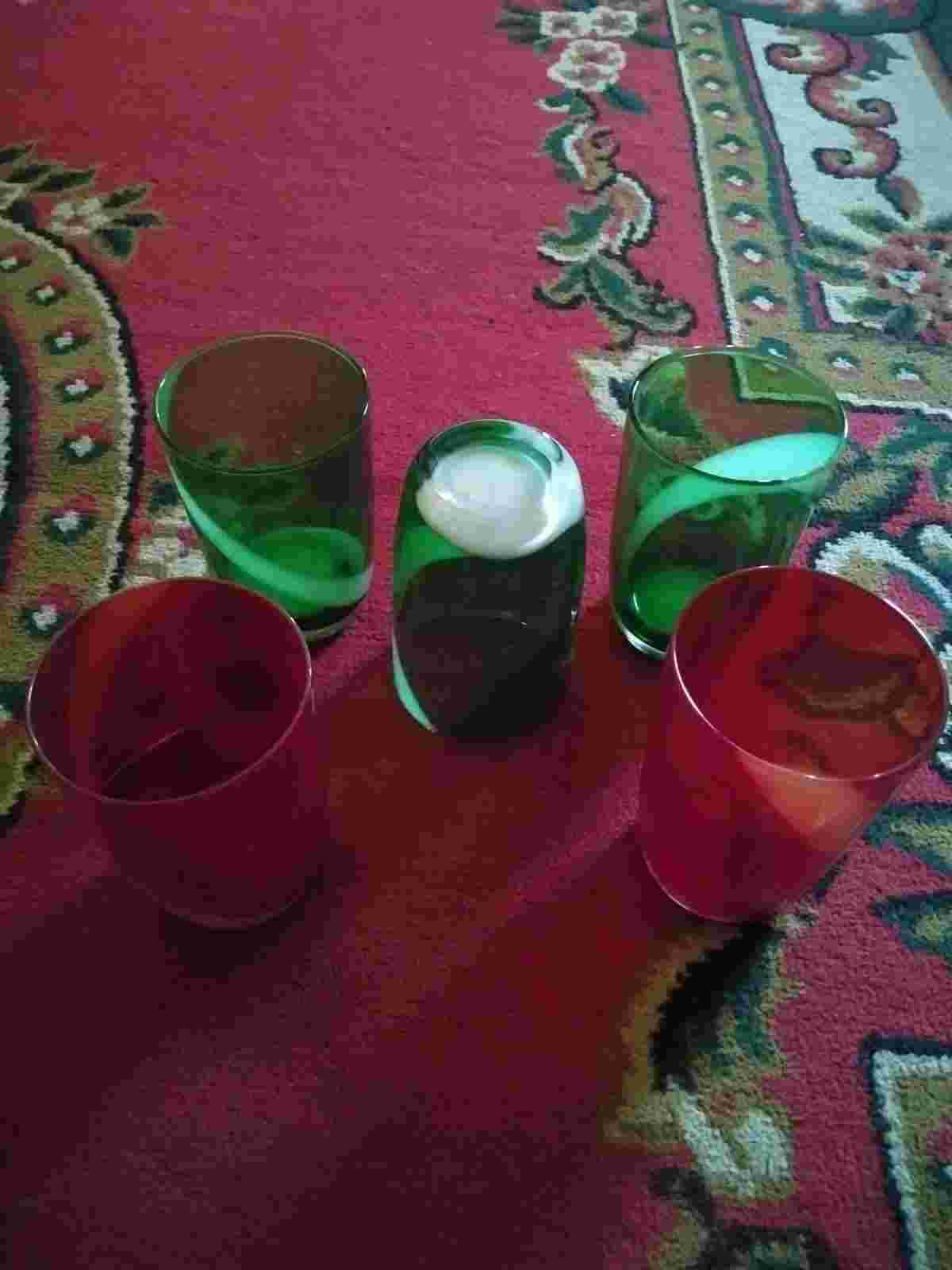 Gelas kaca pelangi antik