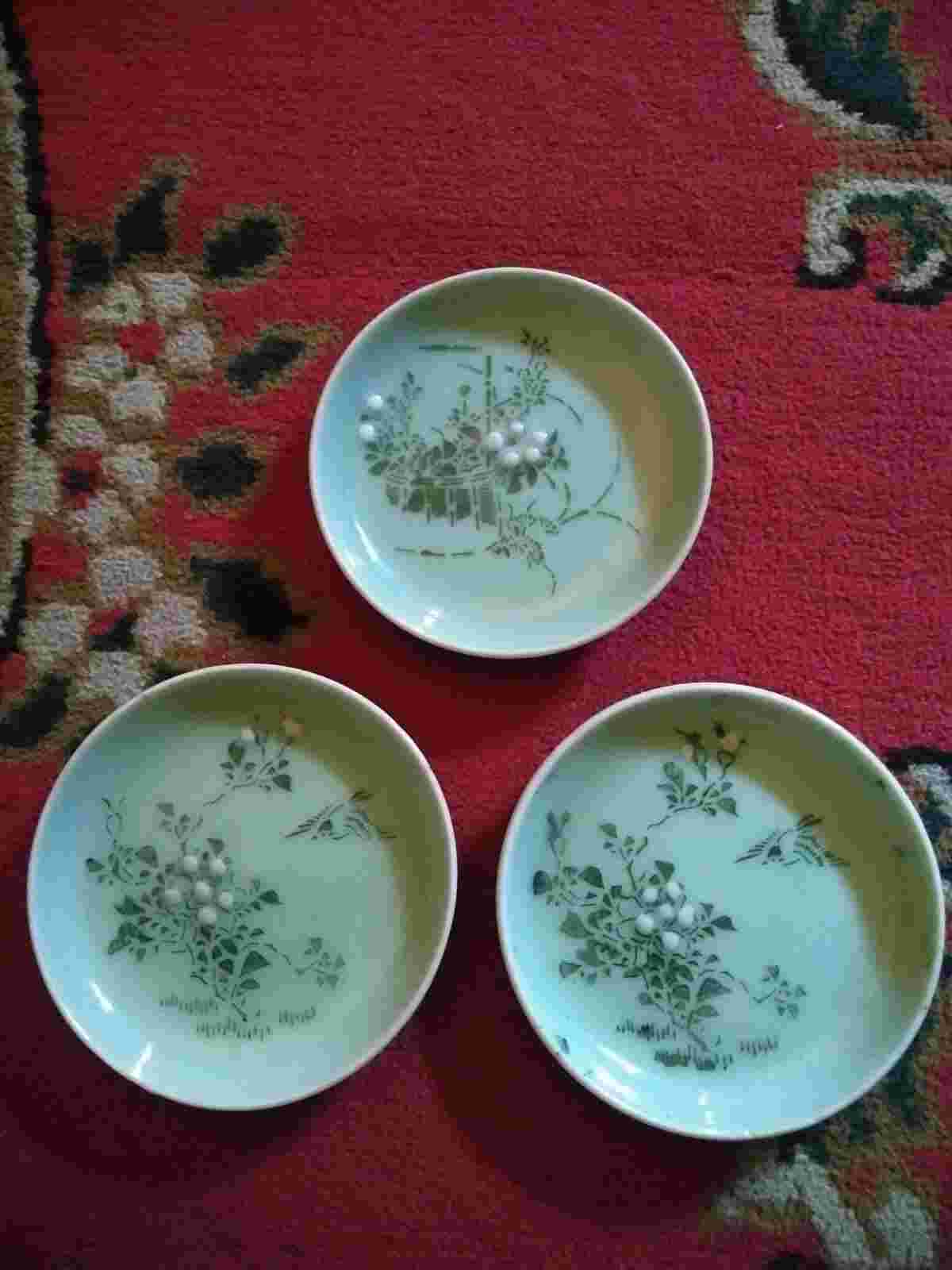 Piring kecil hiasan dinding klasik