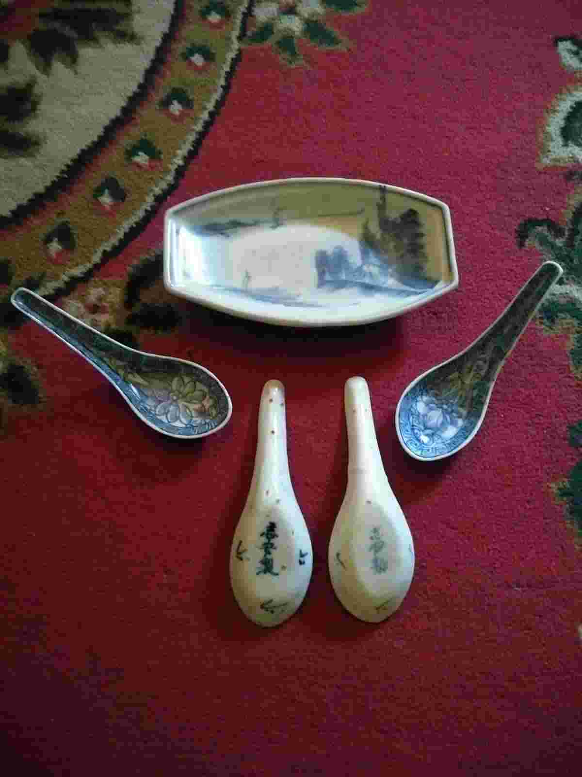 Sendok motif dan tempat buah antik