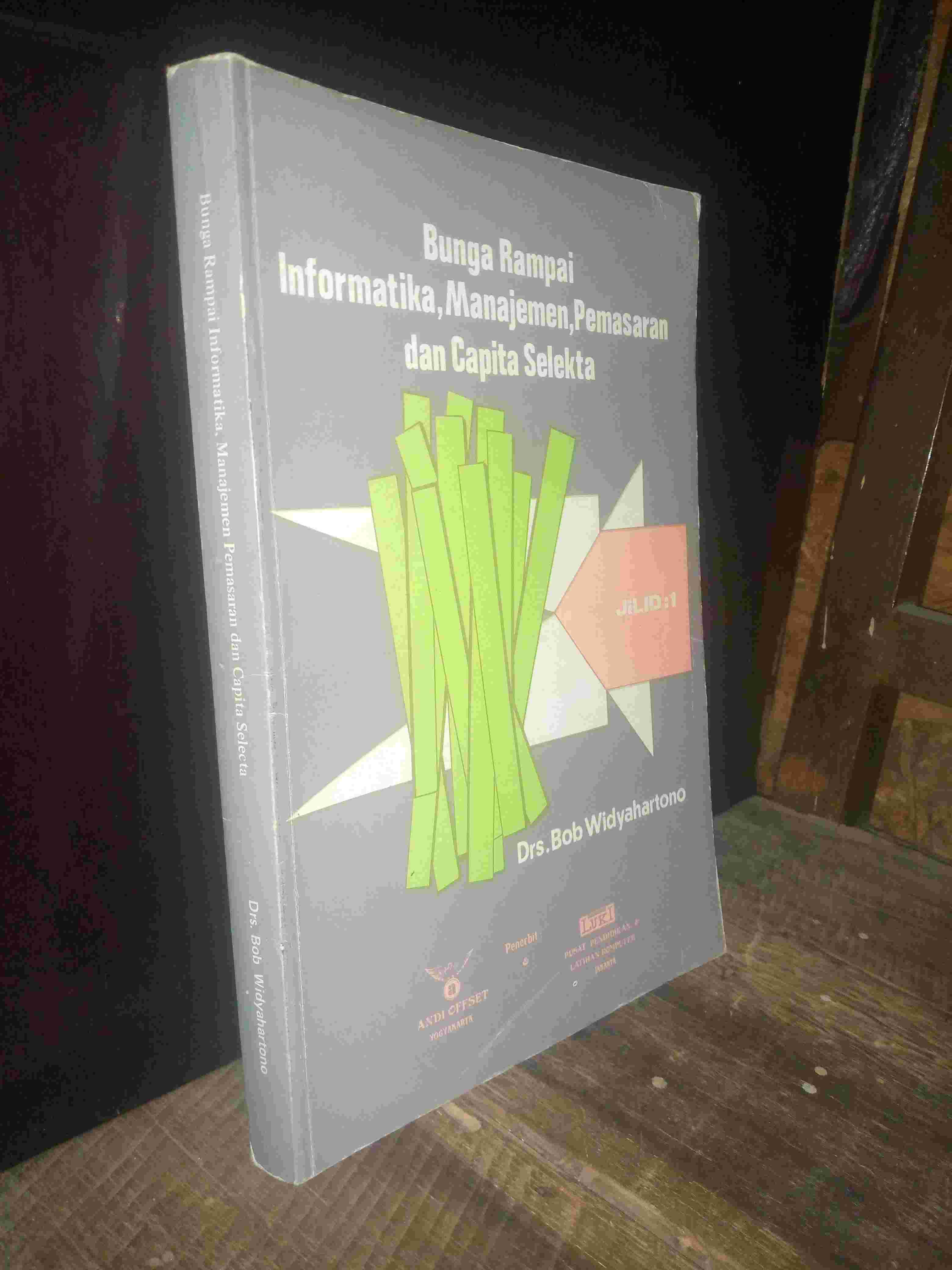 Buku Jadul 1985 - BUNGA RAMPAI INFORMATIKA, MANAJEMEN, PEMASARAN DAN CAPITA SELEKTA JILID I Oleh Drs Bob Widyahartono Penerbit ANDI OFFSET
