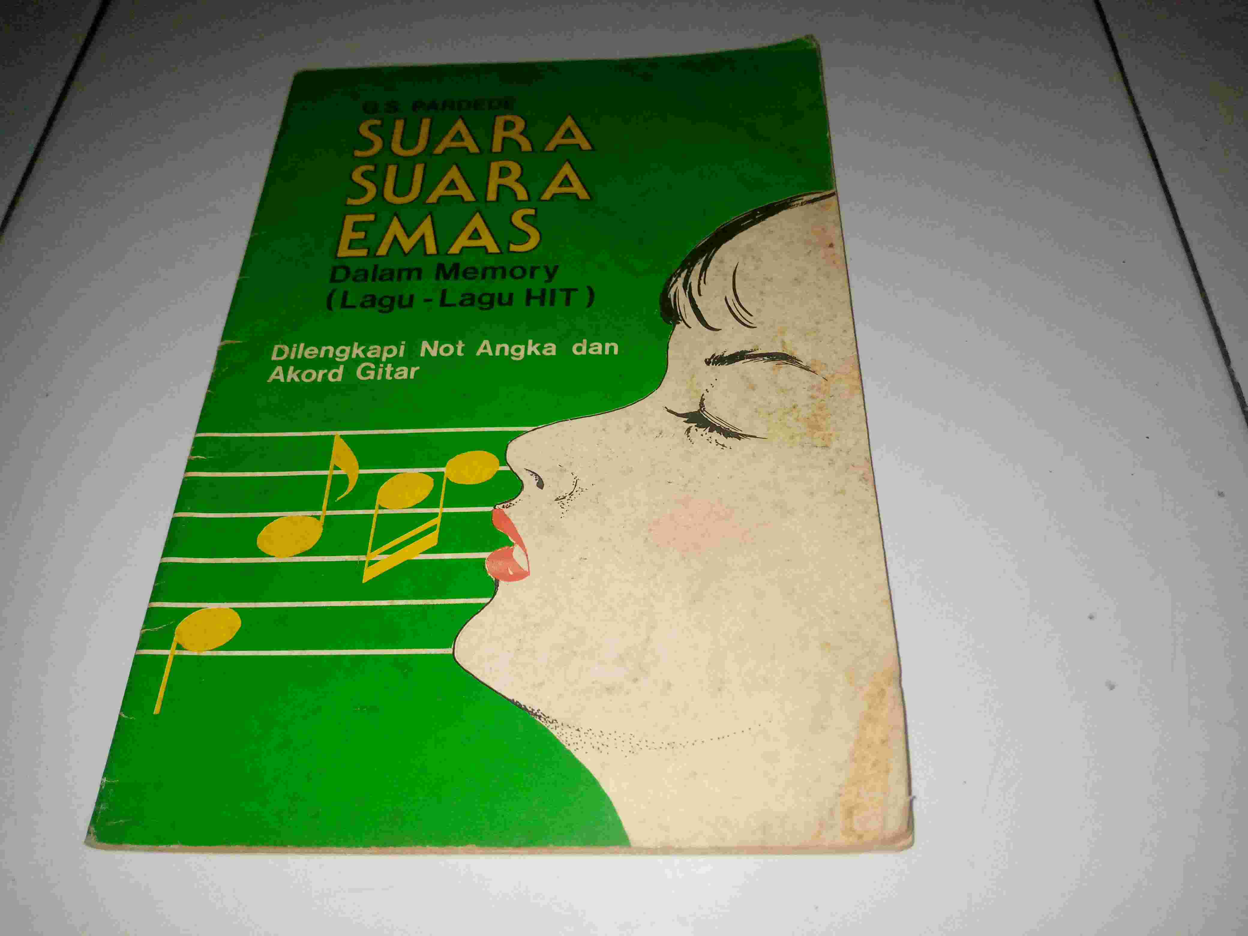 Buku SUARA SUARA EMAS Dalam Memory - Dilengkapi Not Angka dan Akorf GitarOleh G S PardedePenerbit TITIK TERANG JakartaTahun 1986