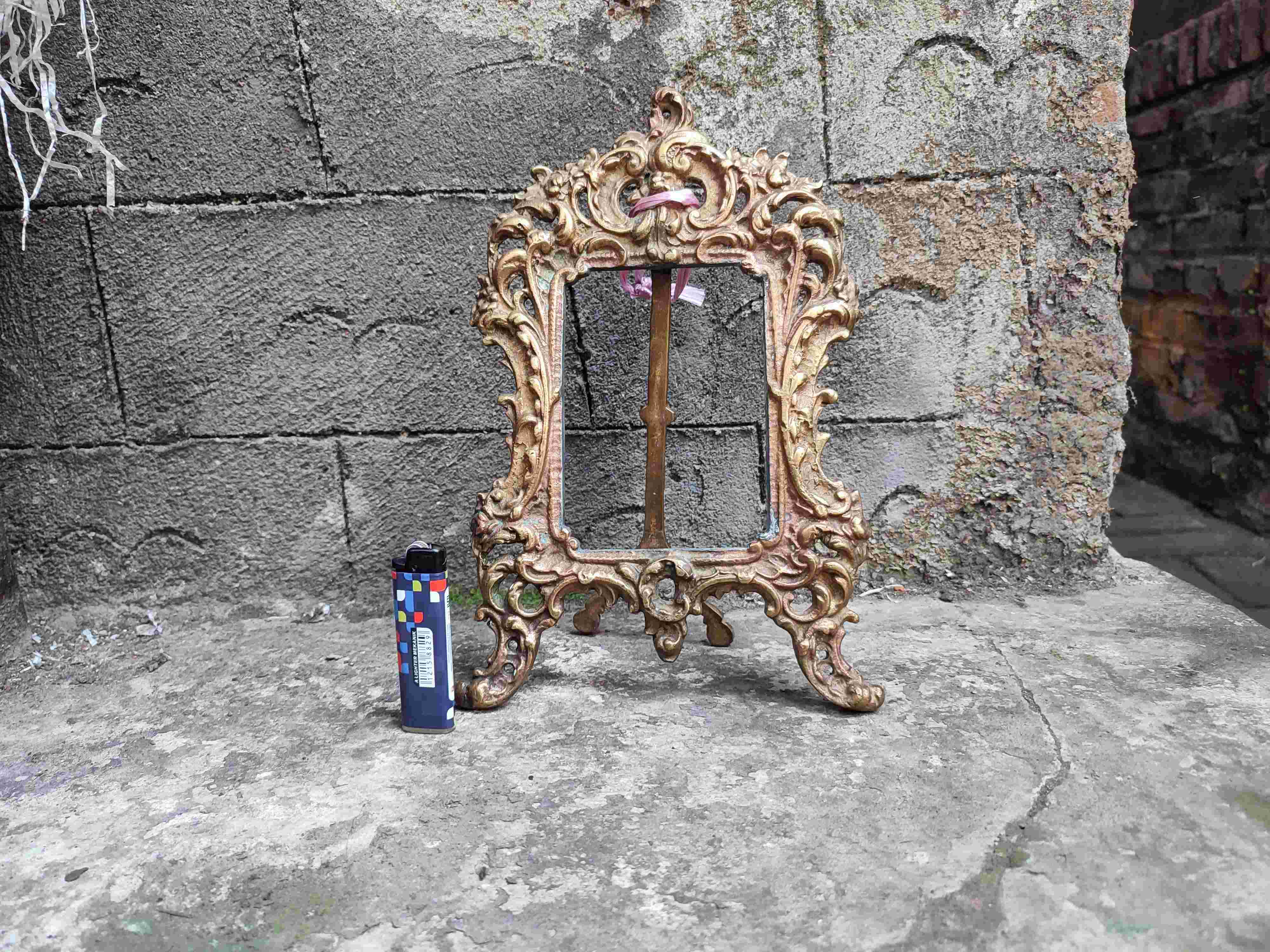 Bingkai foto  jadul bahan kuningan tebal