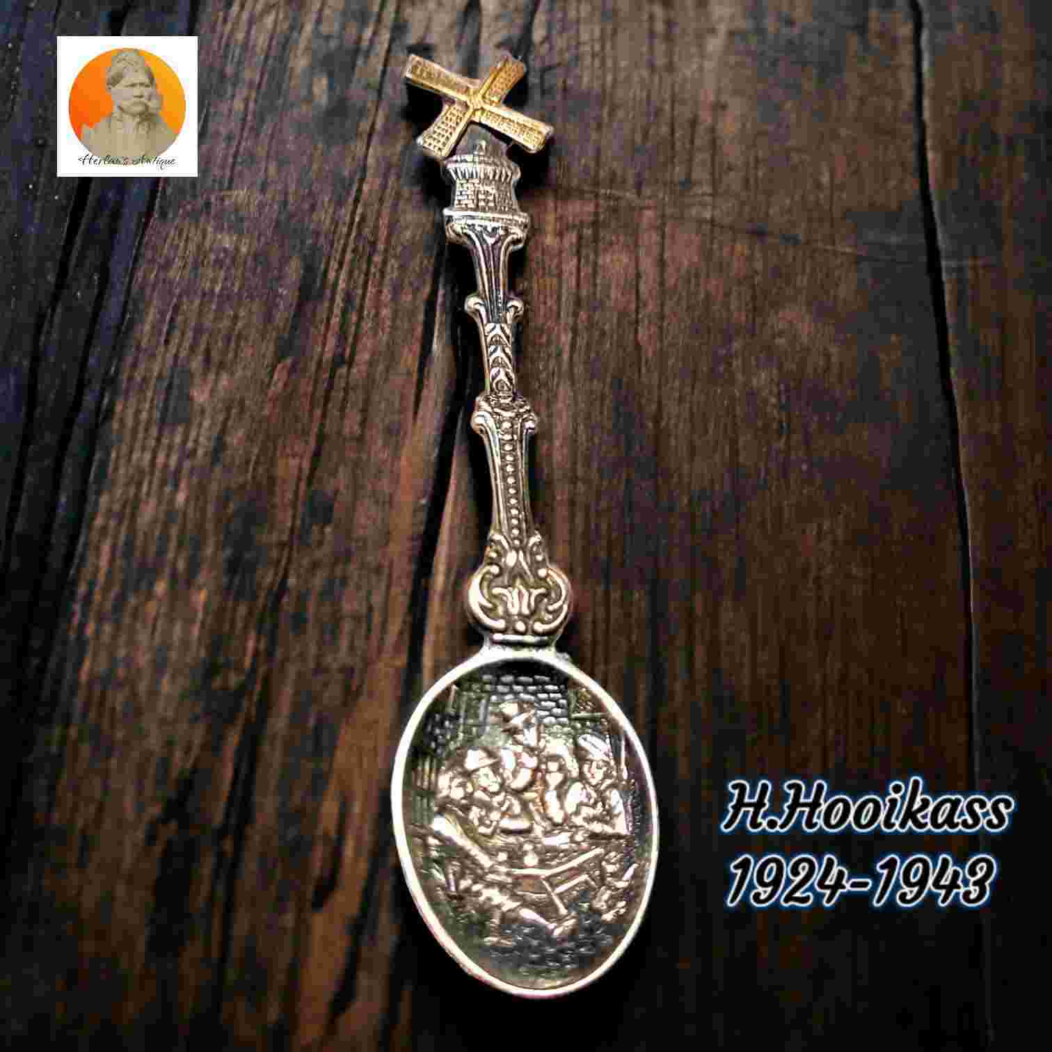 Sendok souvenir antik