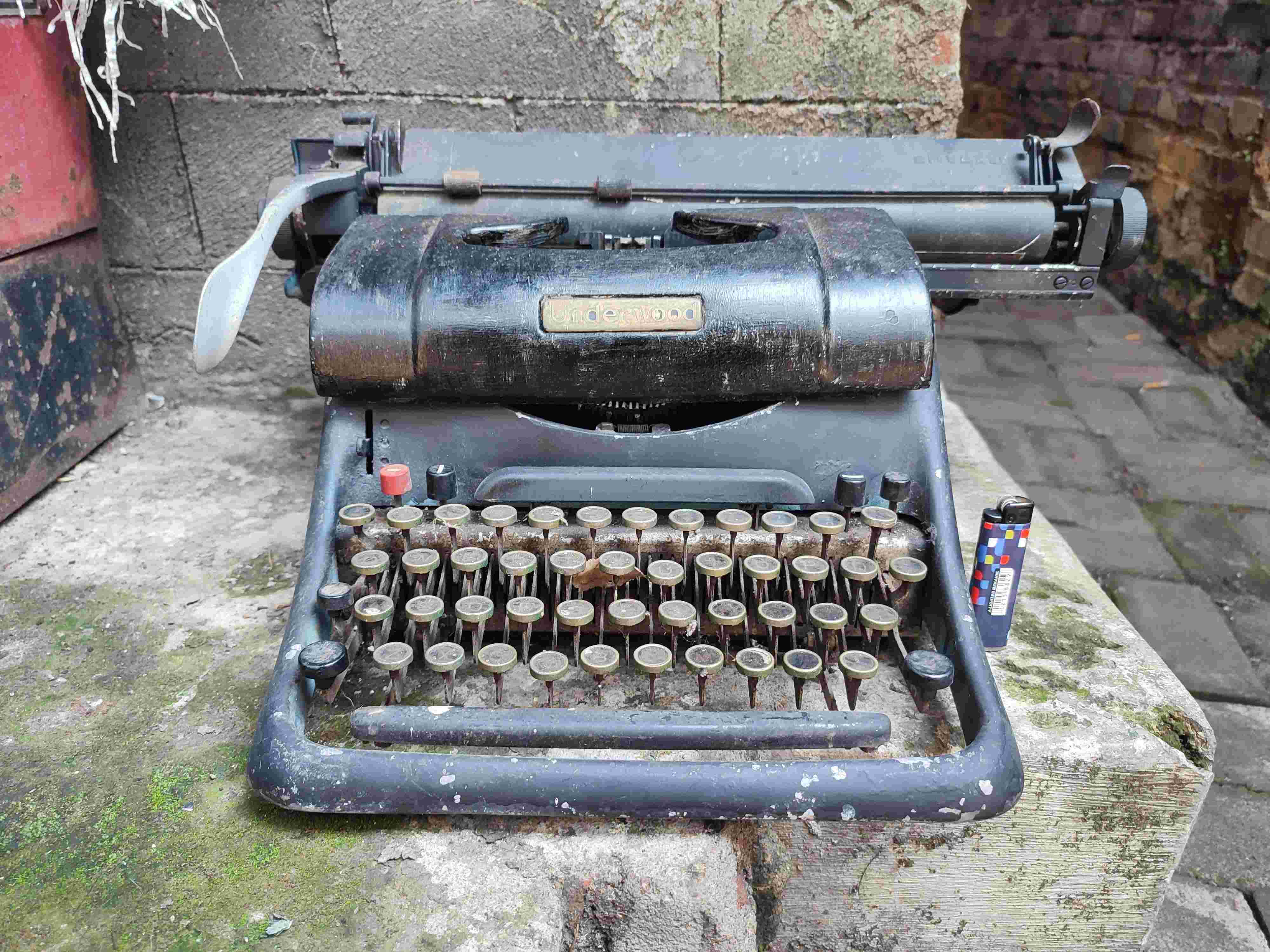 Mesin ketik jadul merk underwood