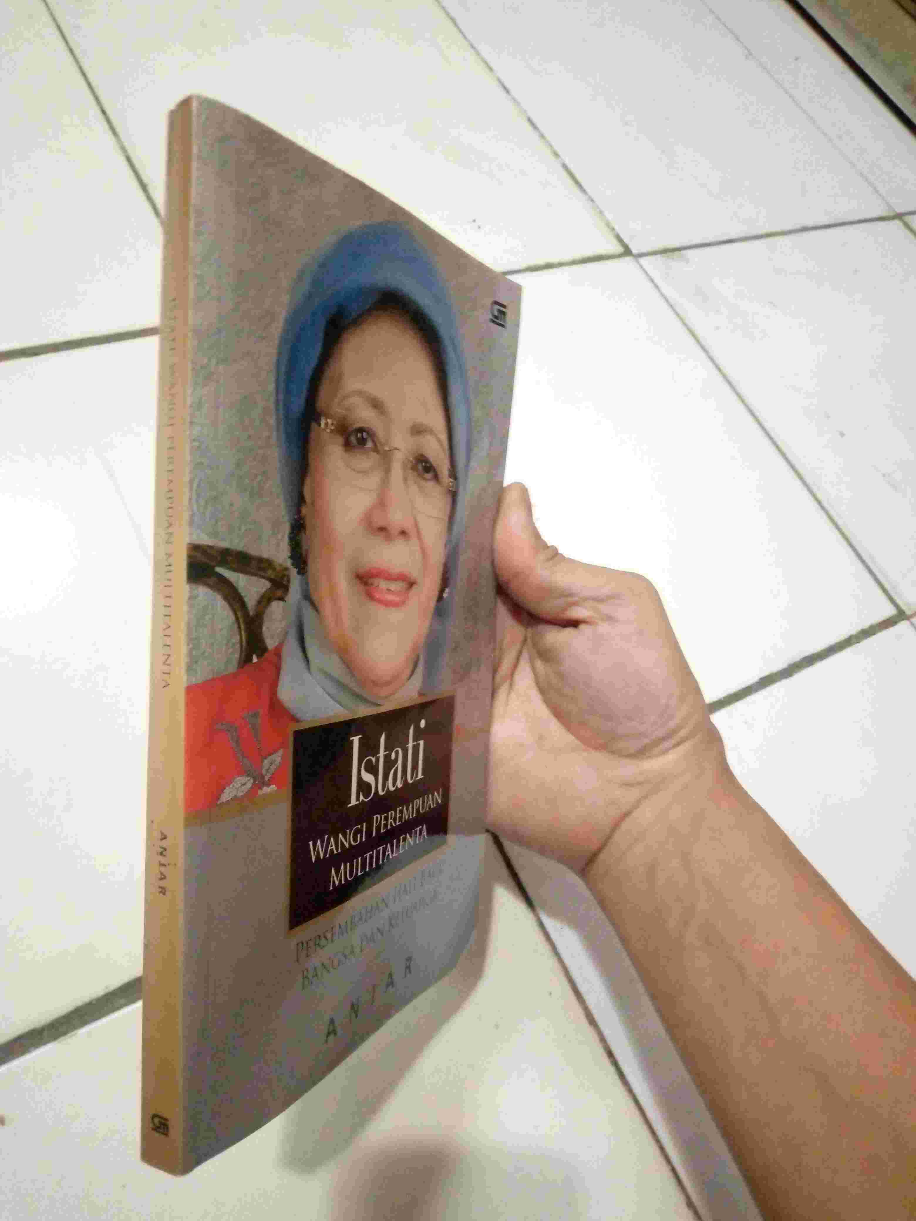 Buku ISTATI - WANGI PEREMPUAN MULTITALENTA - Oleh Anjar - Terbitan GRAMEDIA - Cetakan Pertama -Tahun 2012