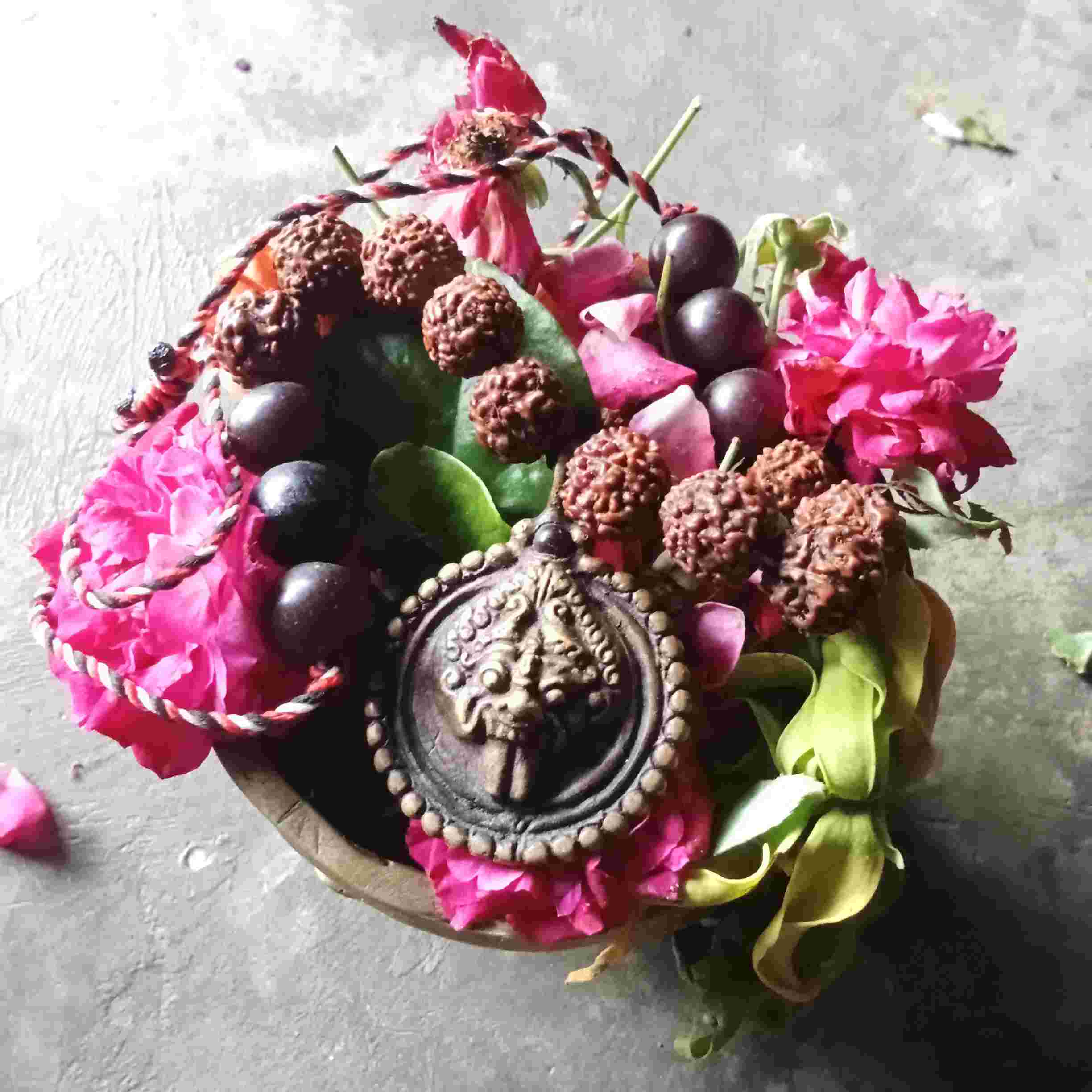 Kalung Liontin Makoro Kurdo Mata Delima Jalur Pemagaran Kawibawan Tunduk Musuh