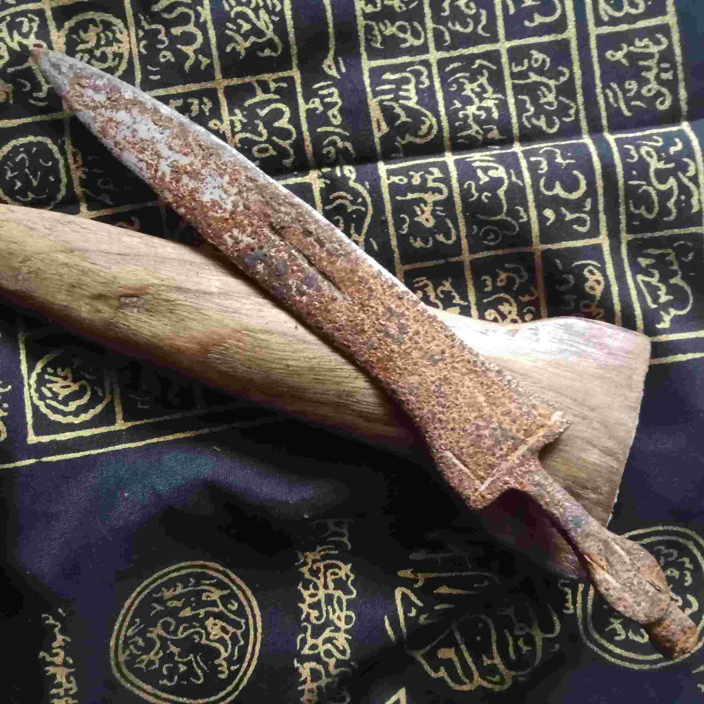 Keris Putut Sajen Wesiaji Jalur Kerejekian