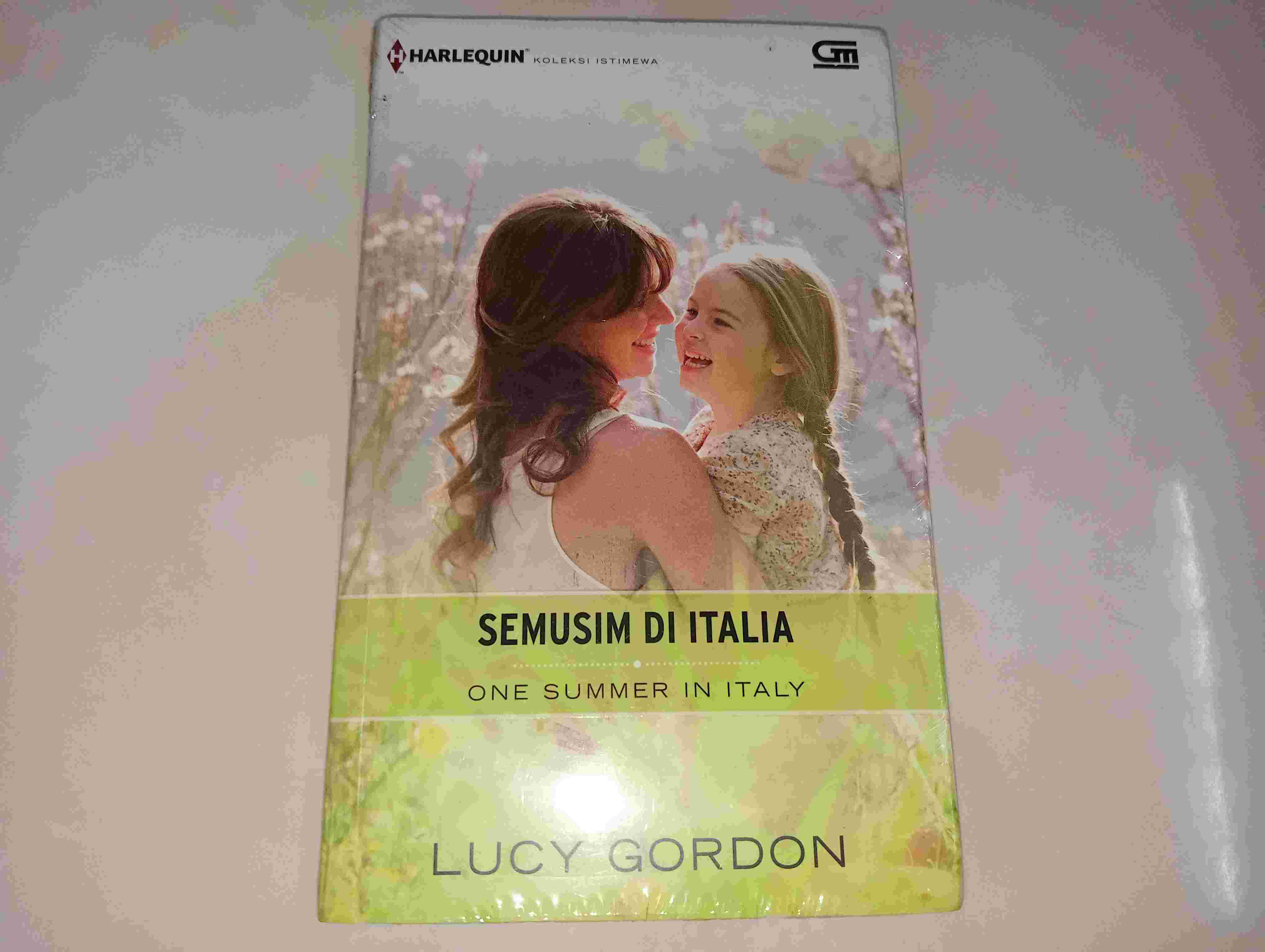 Novel Harlequin Koleksi Istimewa: Semusim di Italy (One Summer in Italy) by Lucy Gordon (New & Sealed)