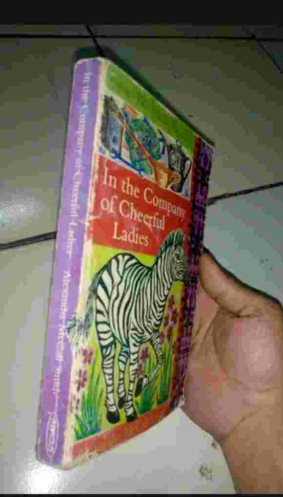 Buku Novel IN THE COMPANY OF CHEERFUL LADIES By Alexander McCall Smith Printed in GREAT BRITAIN - 2005 - BER BANDEROL PEMBELIAN  AUS $ 22,95