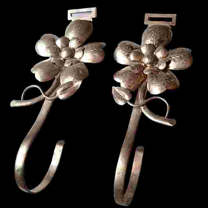 Barang Jadul Cantolan Kelambu Perak Tua Kode 800 Motif Bunga Antik