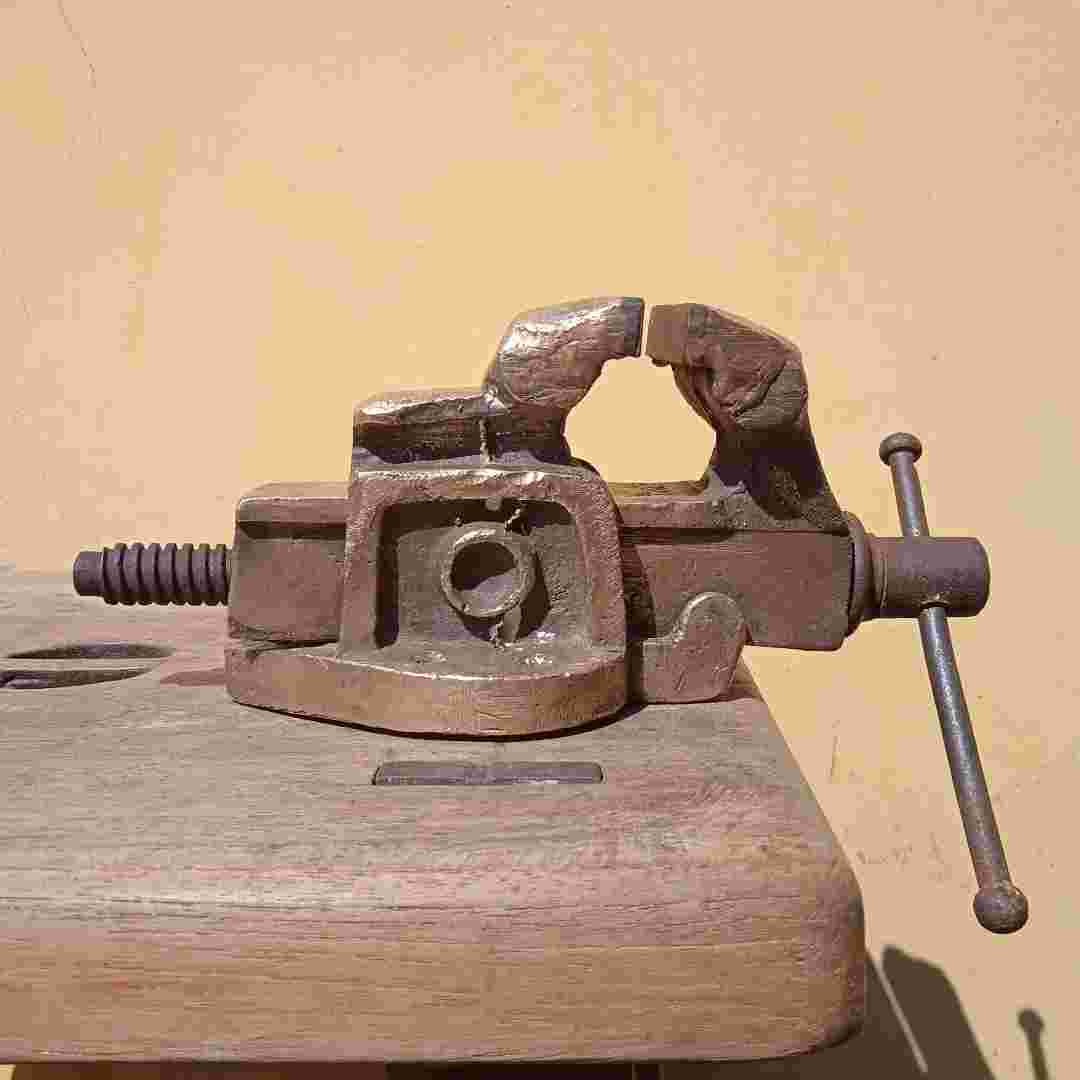 Barang Jadul Ragum Tua Langka Body Full Kuningan Padat Antik