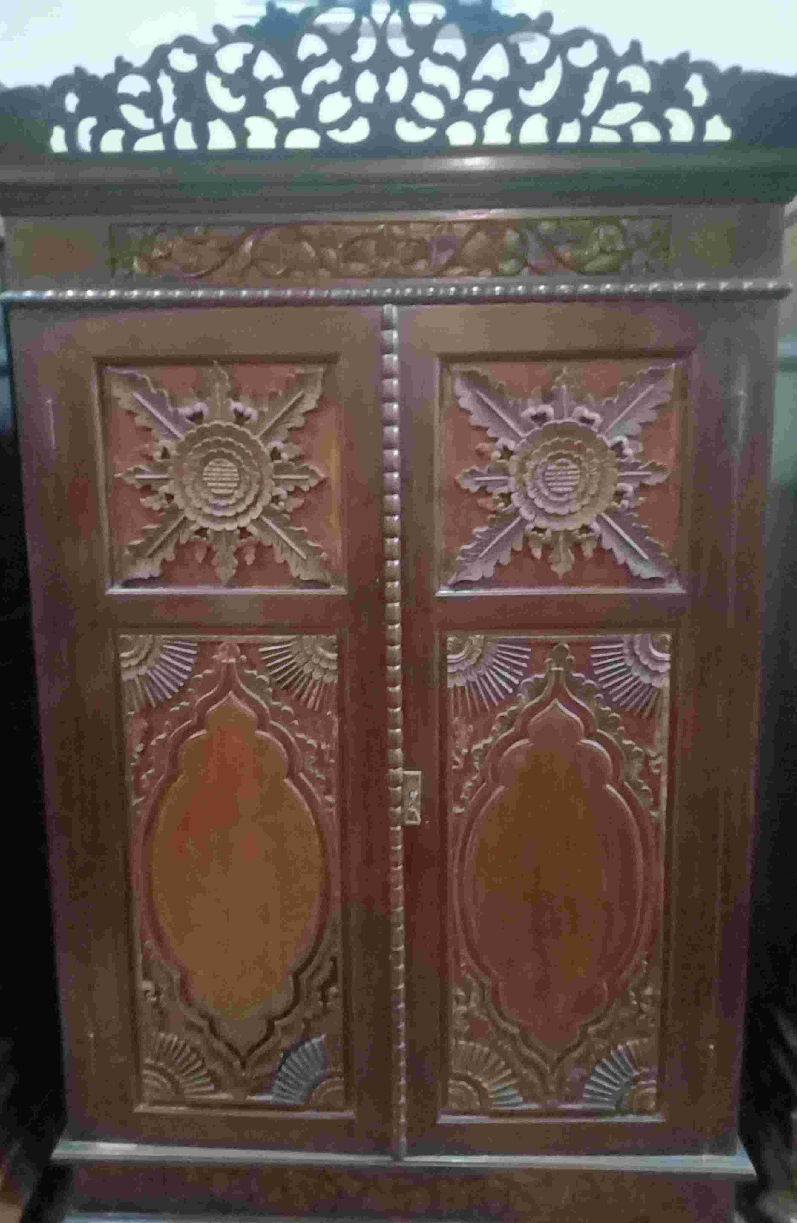 Lemari Pakaian Jawa kuno