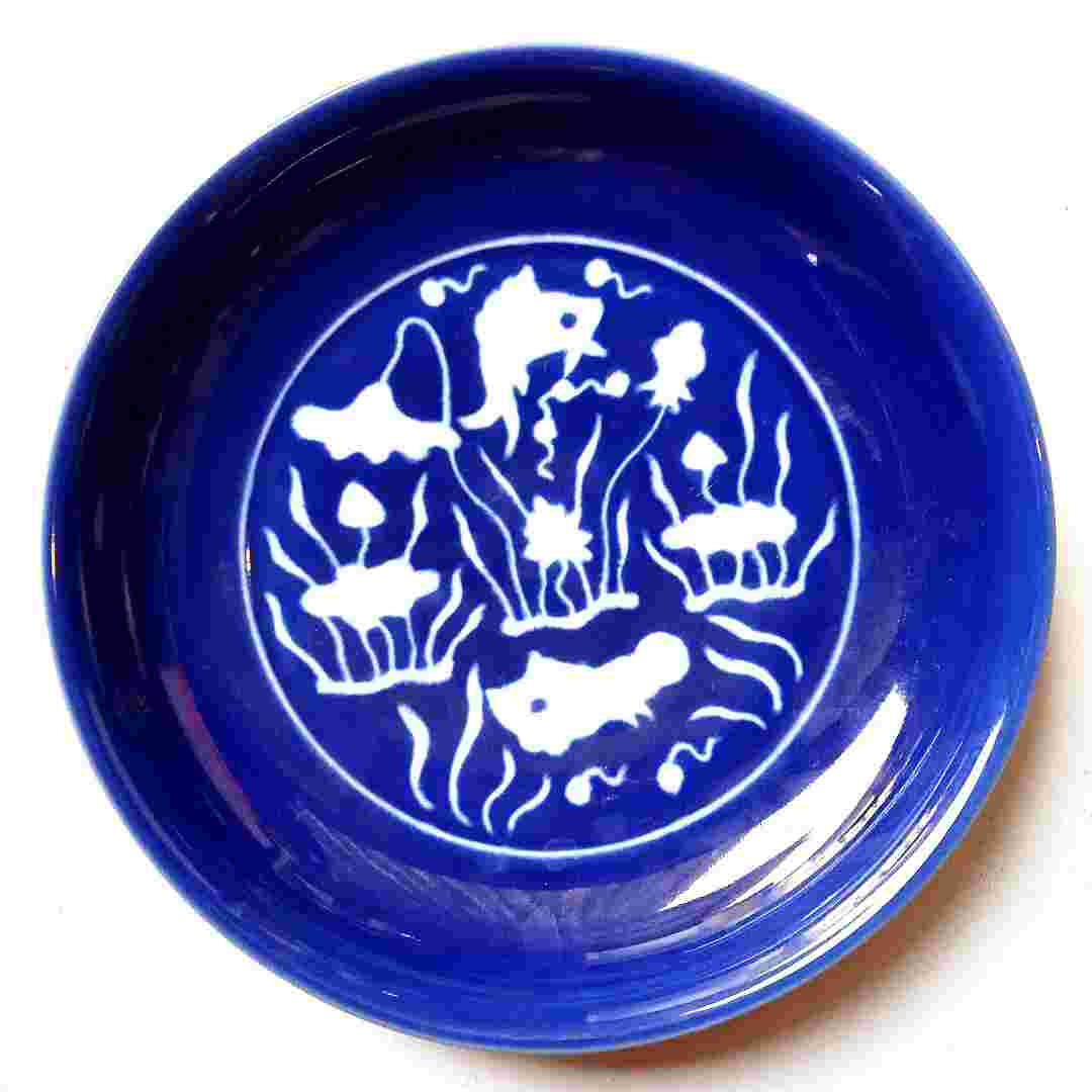 Piring Porselen Biru Motif Ikan Ada Marking Utuh Tua