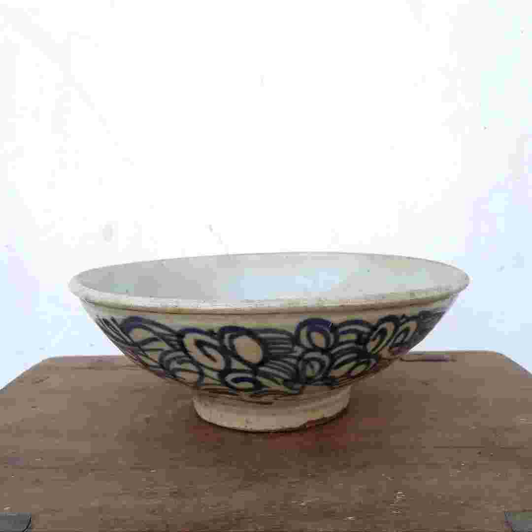 Mangkok Porselen Cina Lukis Biru Putih Kuno Utuh Tua