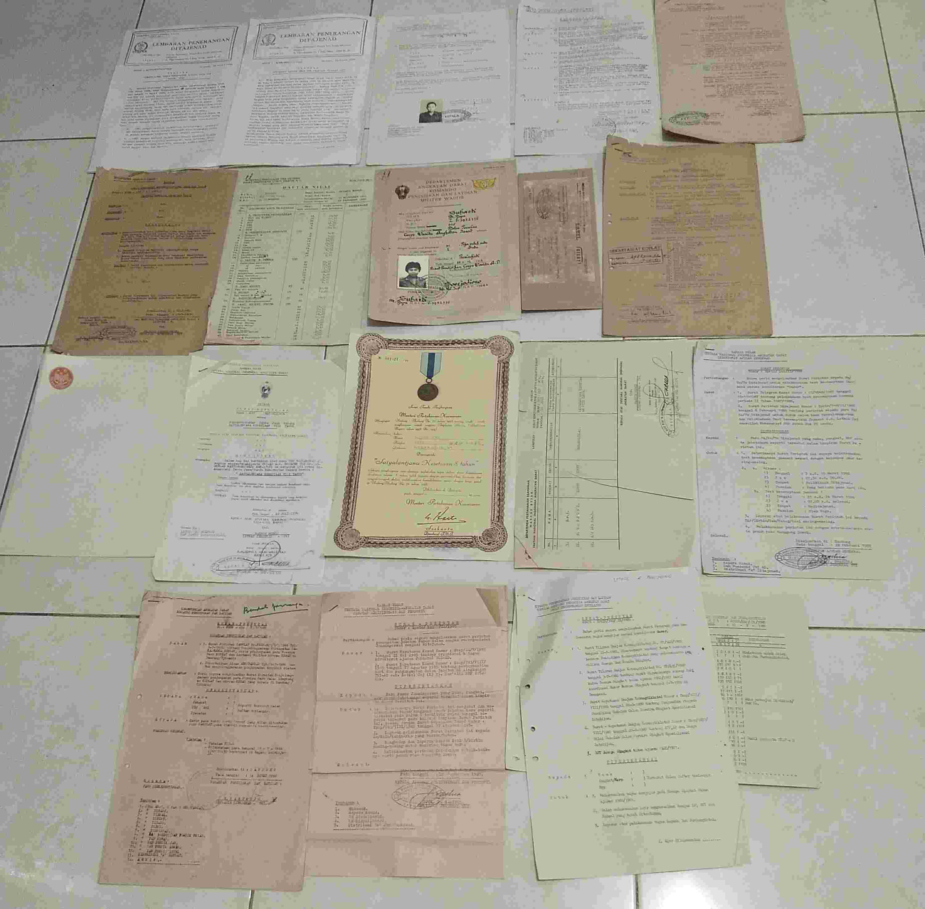 Dokumen Militer Vintage