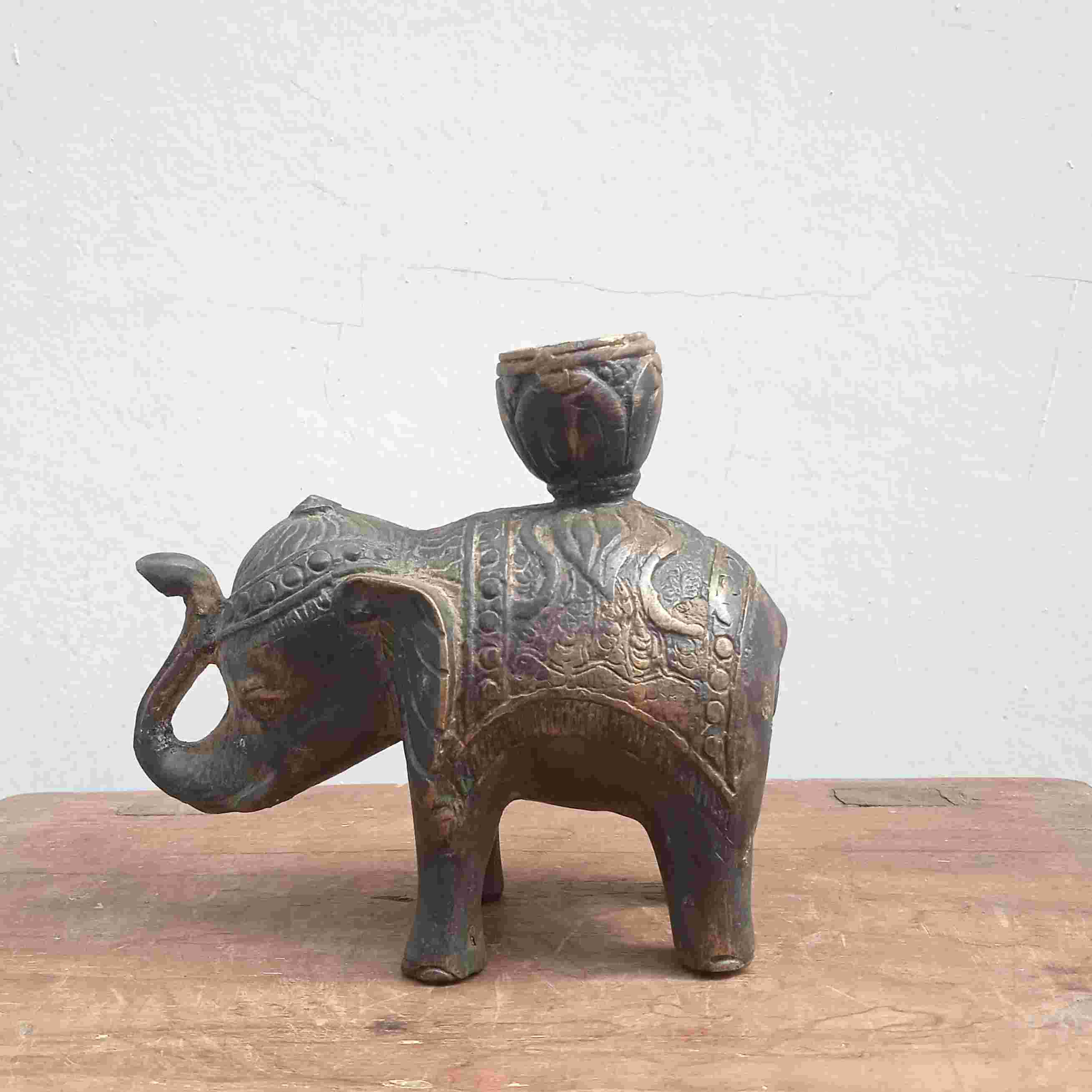 Barang Jadul Tempat Lilin Kuningan Motif Gajah Halus Kuno Tua Antik