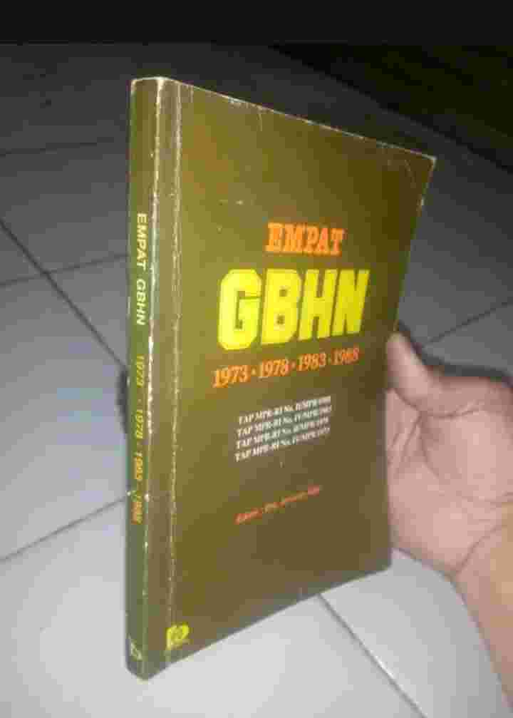 Buku EMPAT GBHN 1973 - 1978 - 1983 - 1988 Penerbit PT Bumi Aksara Tahun 1990