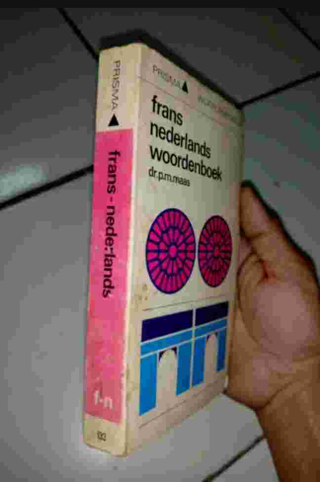 Buku Kamus FRANS NEDERLANDS WOORDENBOEK Door P M Maas Penerbit Prisma Boeken UTRECHT Tahun 1980