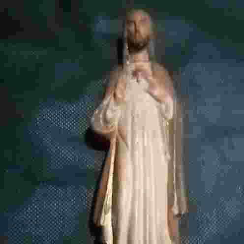 Pajangan Nasrani ke 3 - Patung Yesus - Ukuran 19,5 cm x 5,2 cm - Bahan Semacam Gypsum
