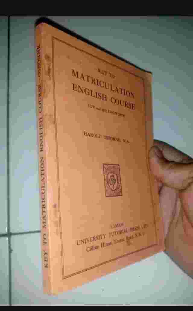 Buku Tua - Key to MATRICULATION ENGLISH COURSE By Harold Osborne M A Terbitan LONDON